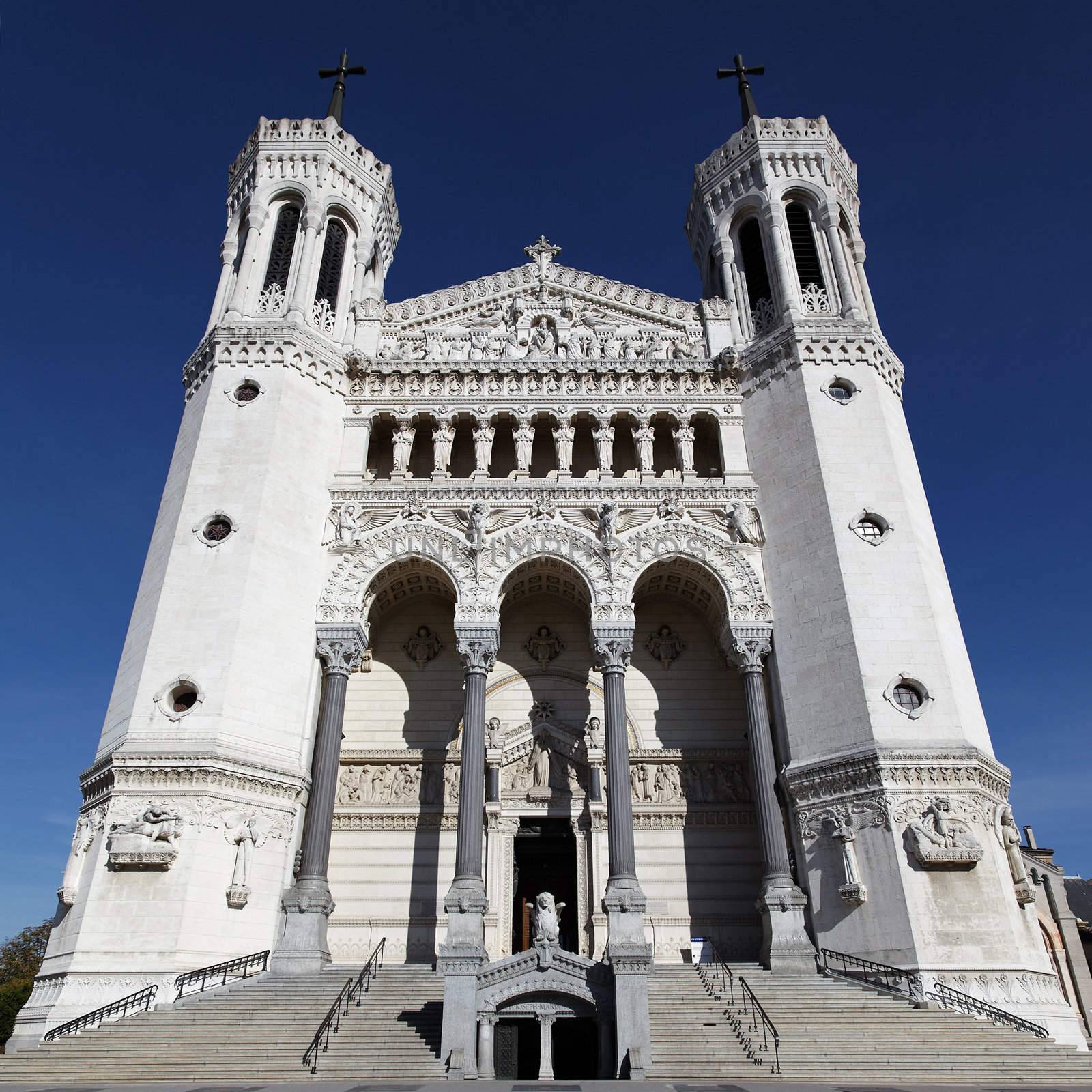 basilica front by vwalakte