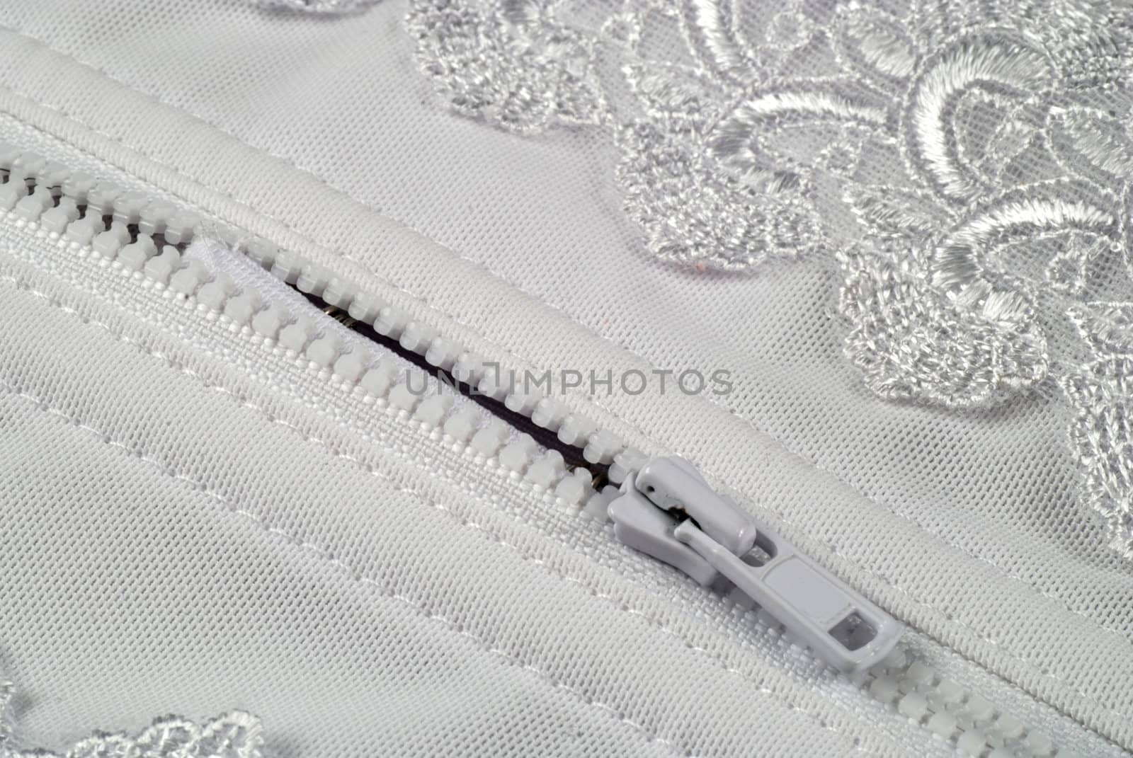 white zipper by albln