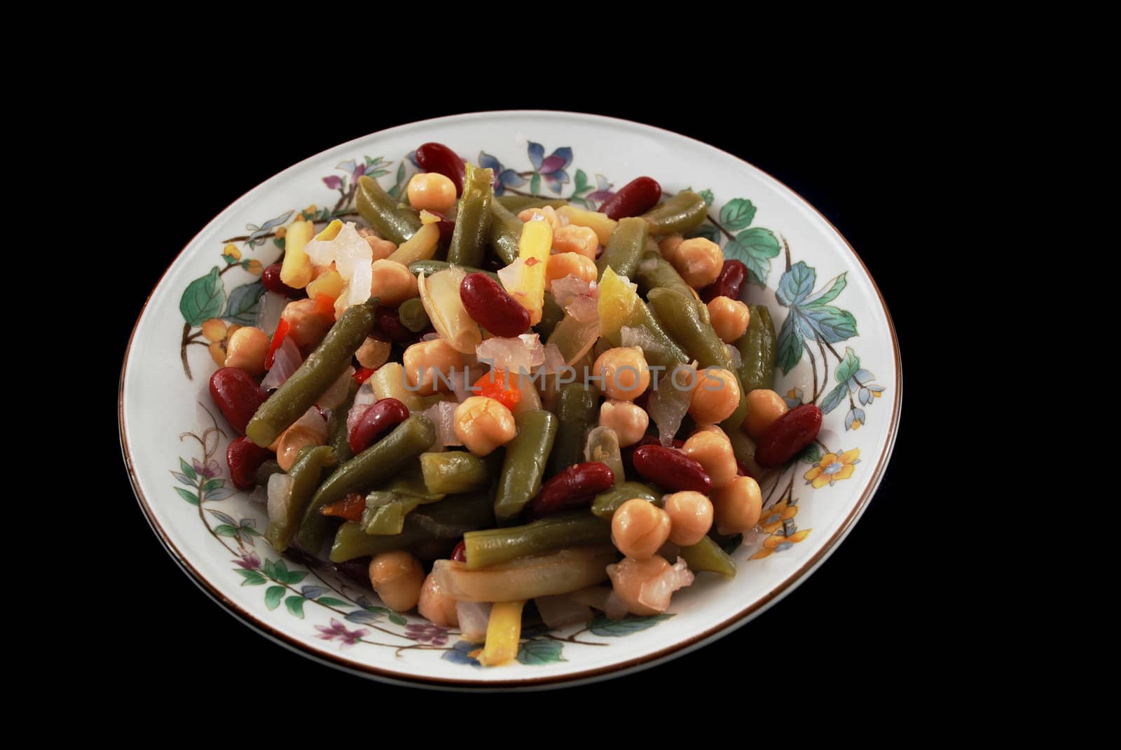 stock picture of a bean and vegetable salad