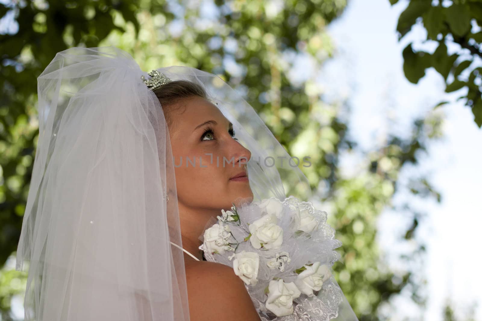 The bride with a bouquet of looking up