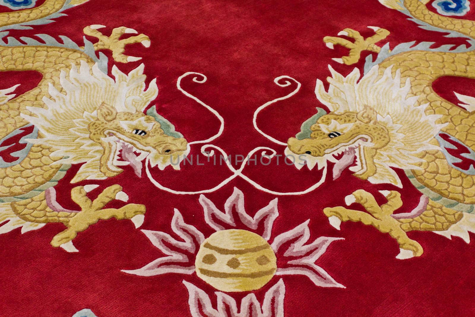 Dragon image on the carpet by lavoview