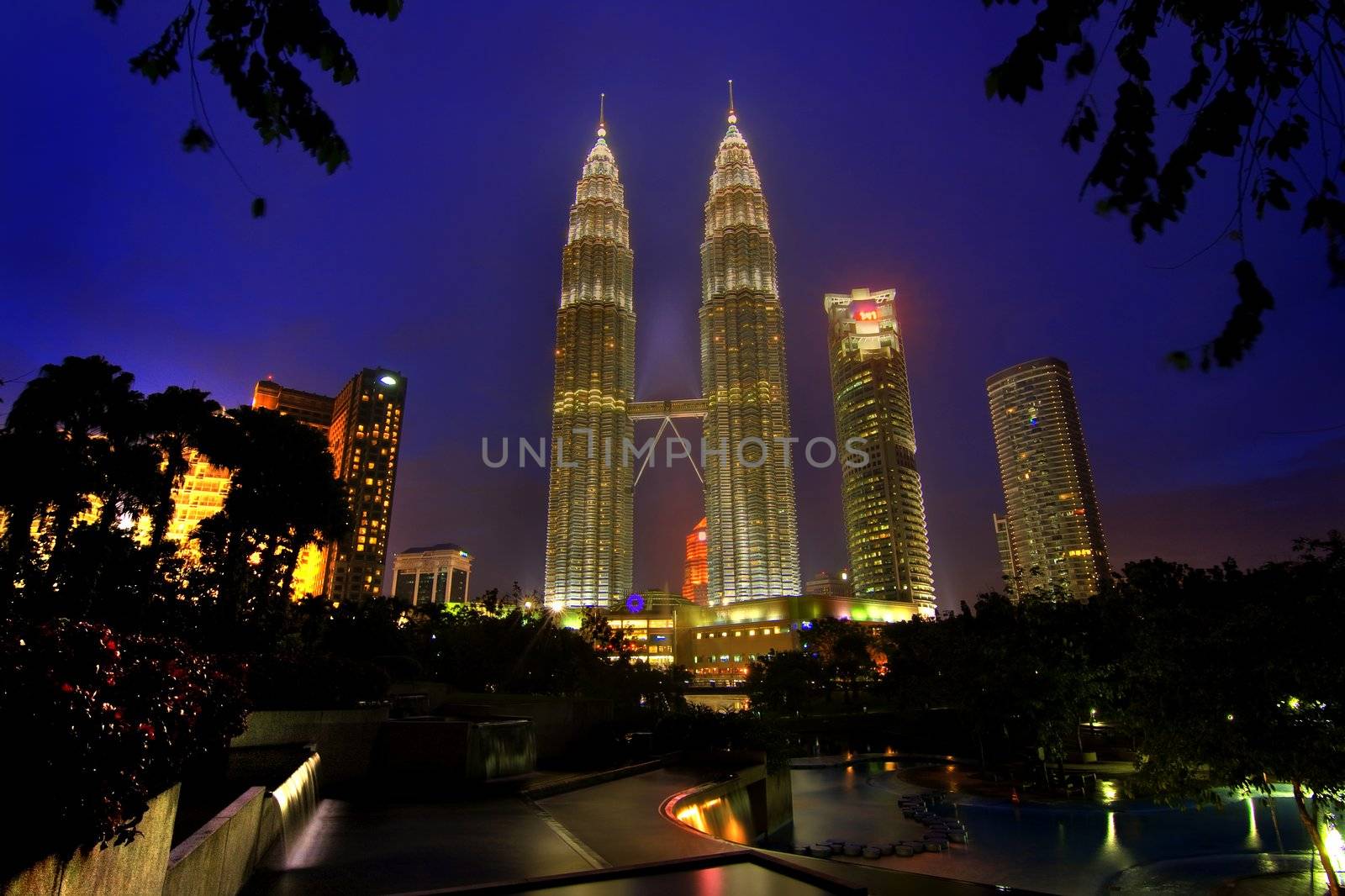 HDR photo of the twin towers in Kuala Lumpur 