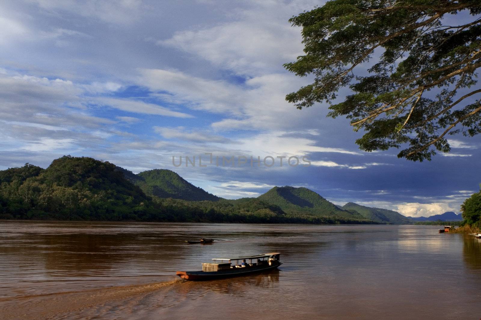 Mekong river by kjorgen