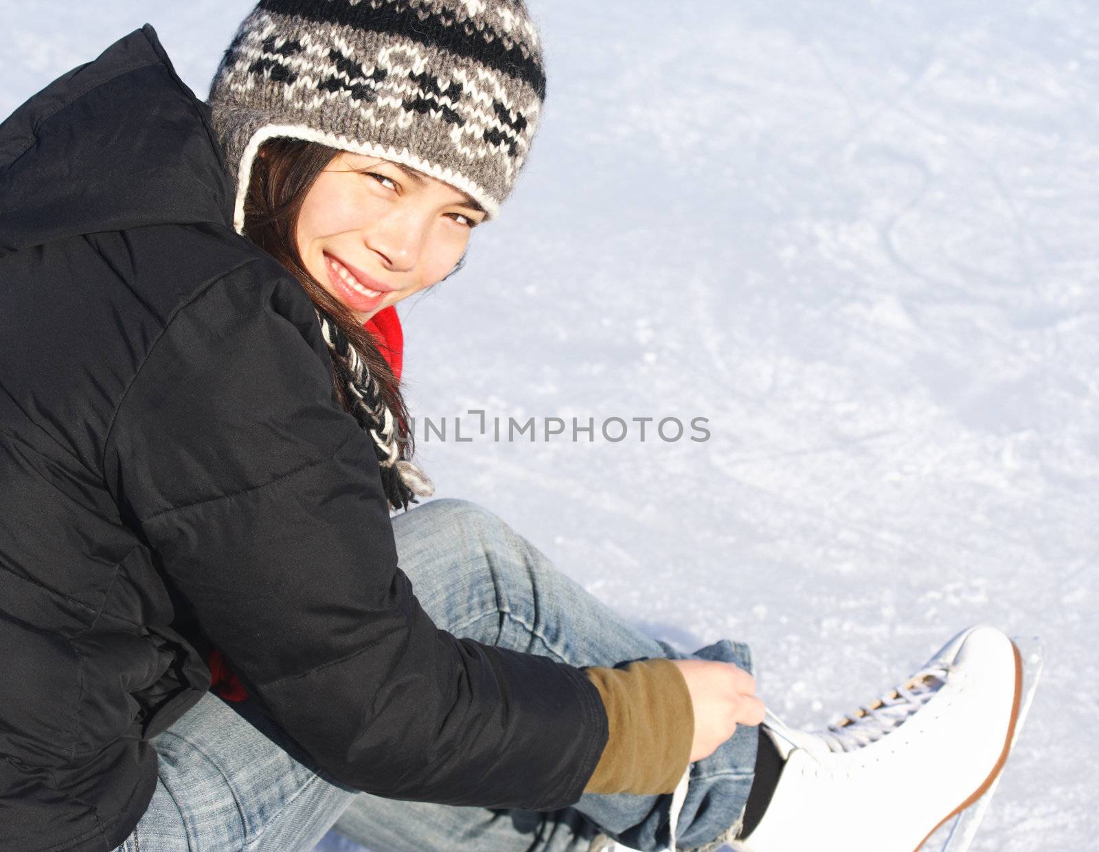 Ice skating by Maridav