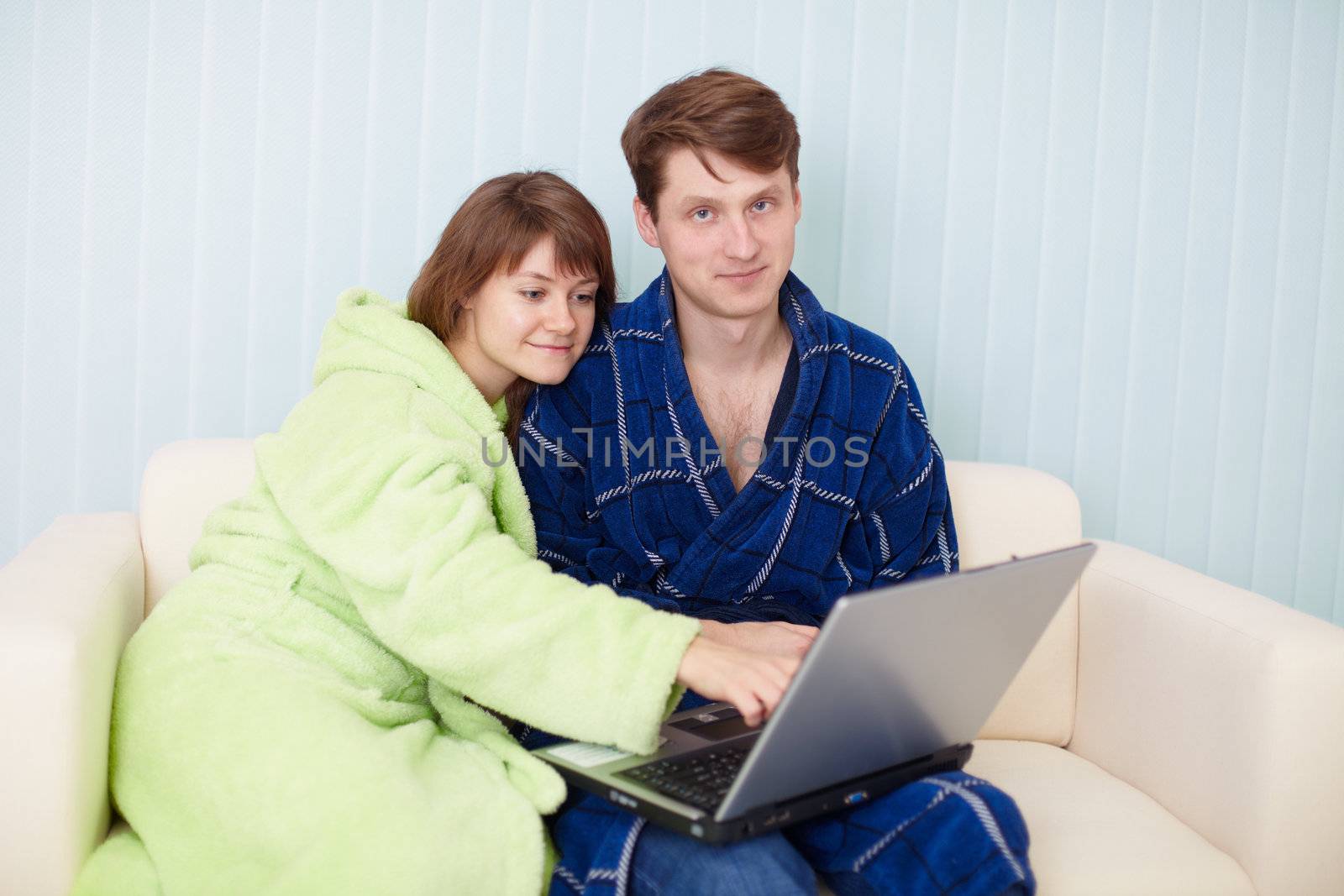 Couple on a sofa with the laptop