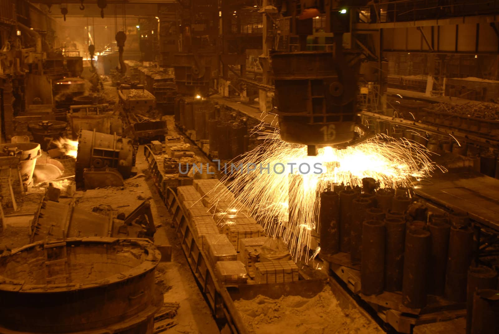 Steel-casting department of ukrainian me metallurgical works. Sparkling feeder bowl.