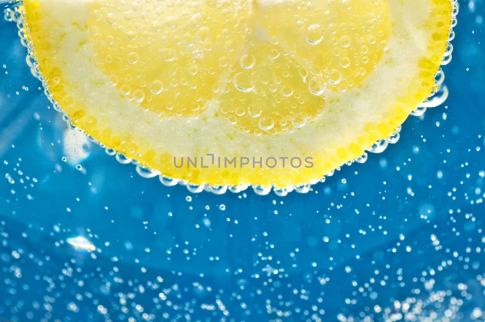 lemon in mineral water by Jochen