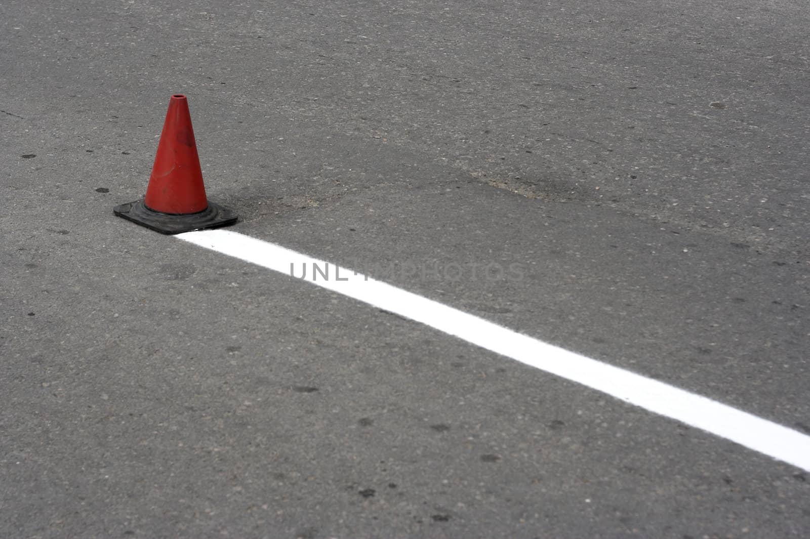 The road in construction-cone