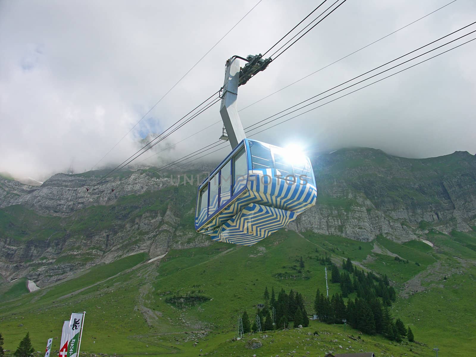The cable car rises in mountains