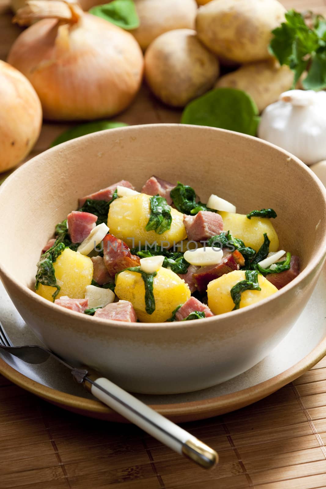 potatoes with smoked meat, spinach and garlic