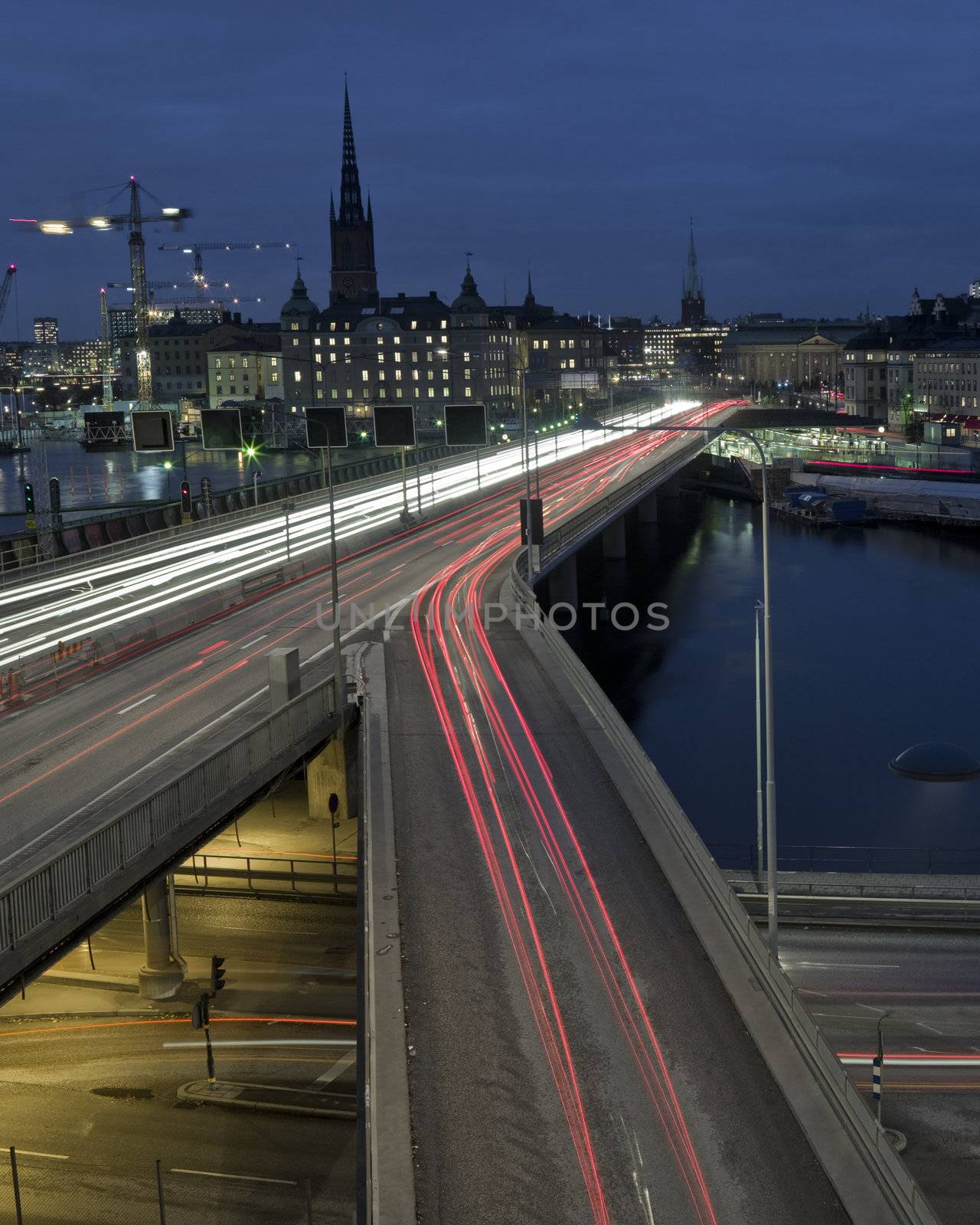 Freeway shot with long exposure  by gemenacom