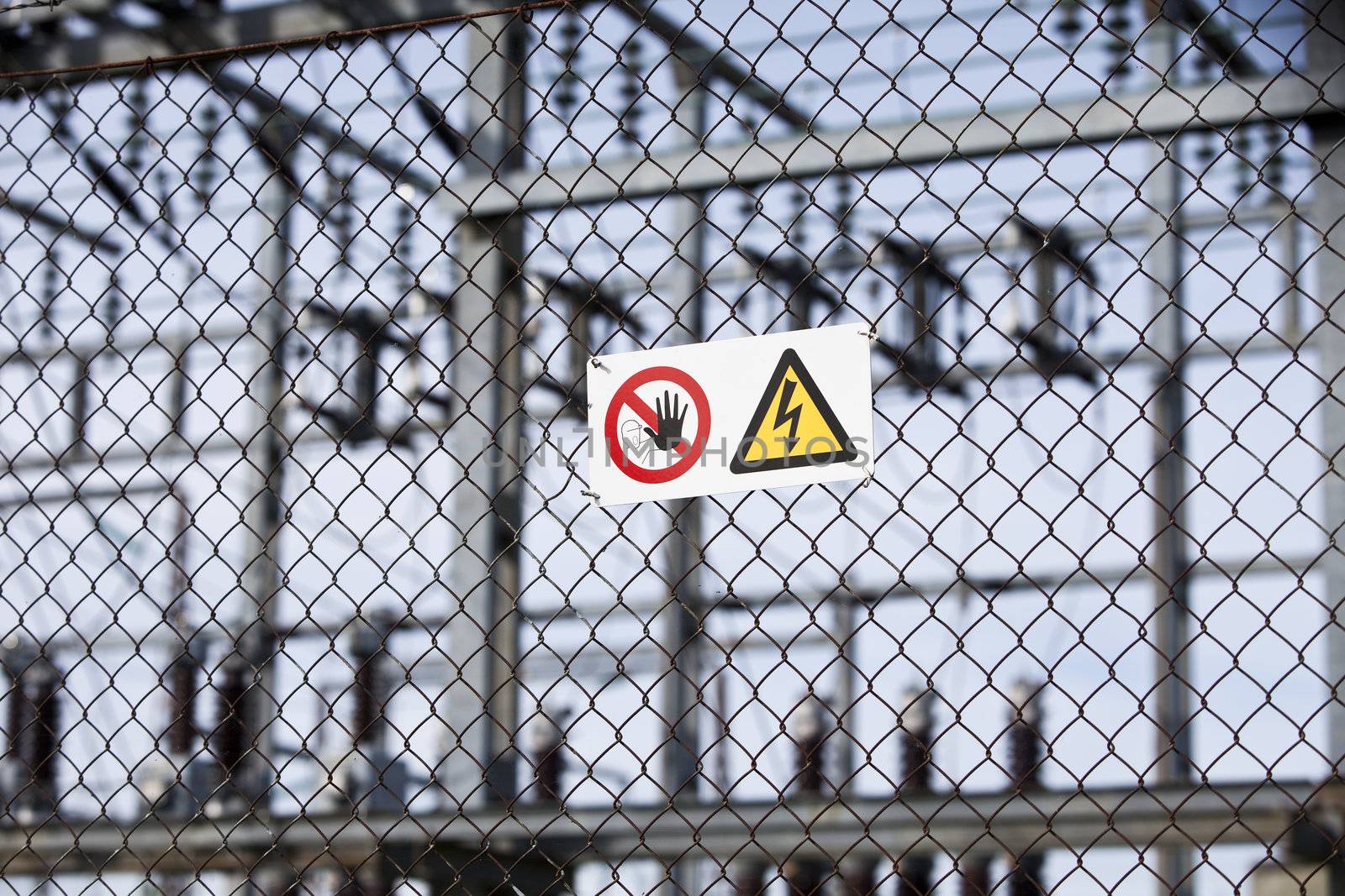 Warning signs on a fence with short focal depth.