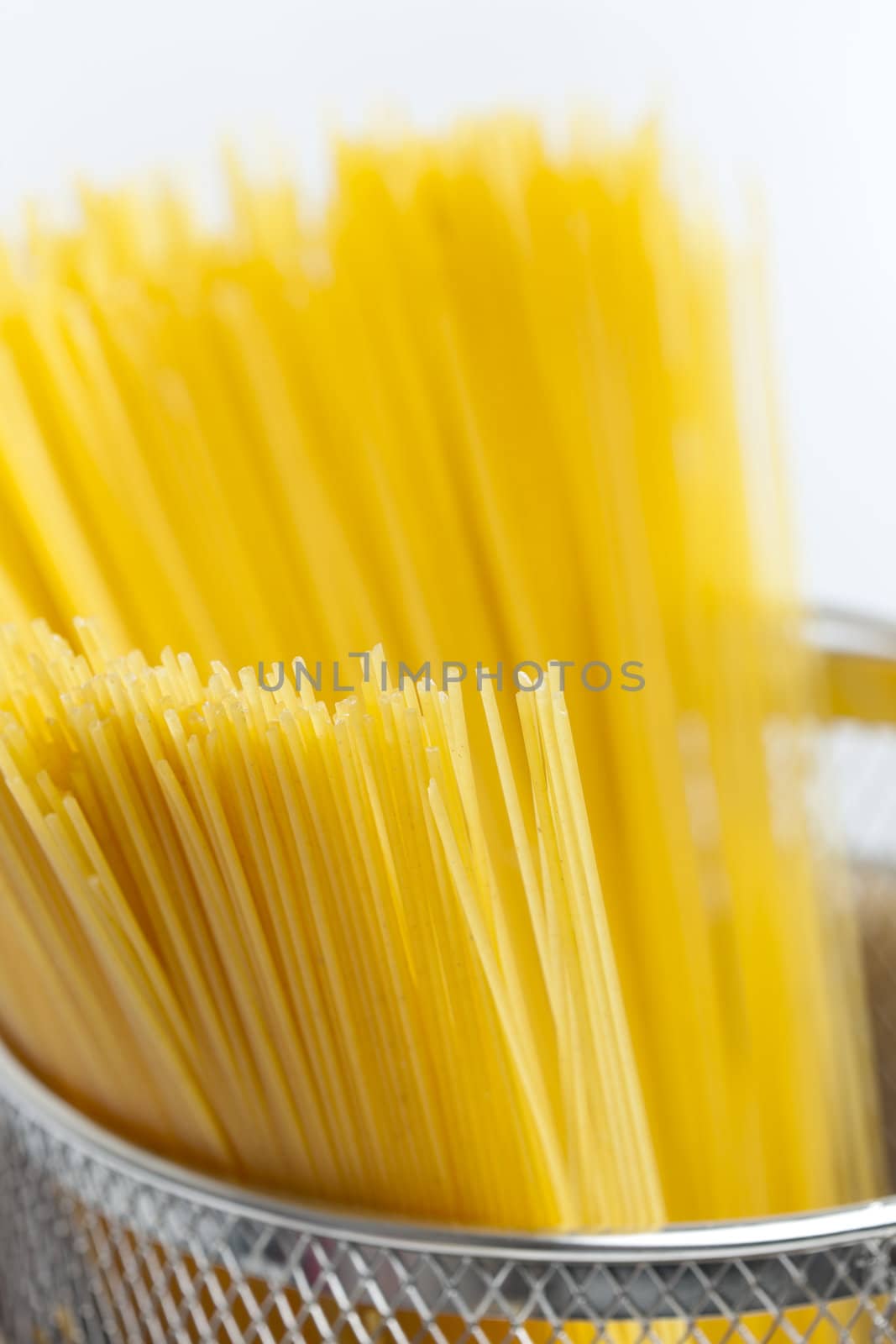 spaghetti in pot