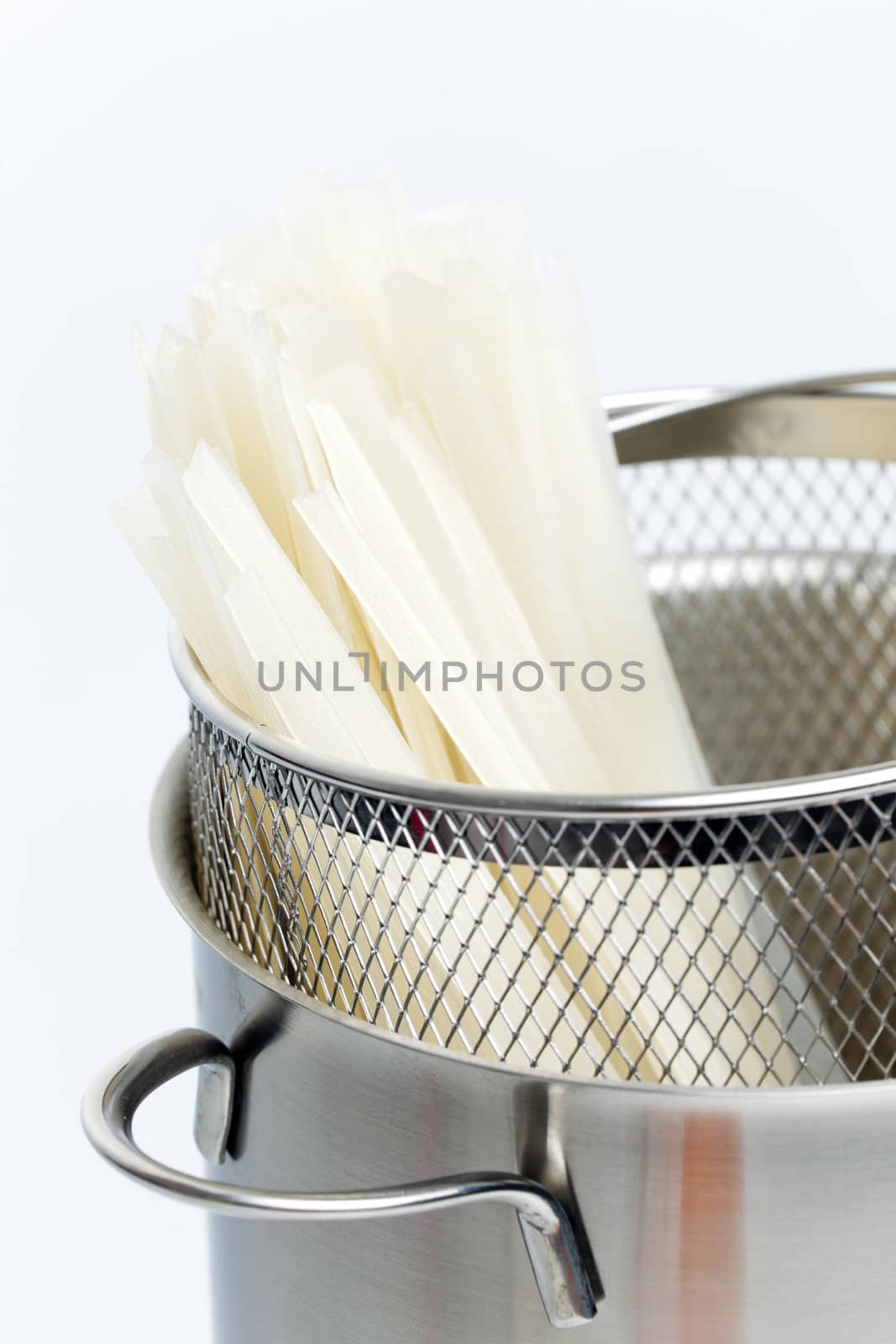 rice noodles in pot