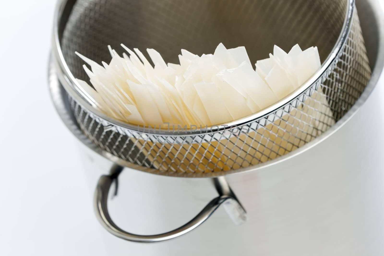 rice noodles in pot