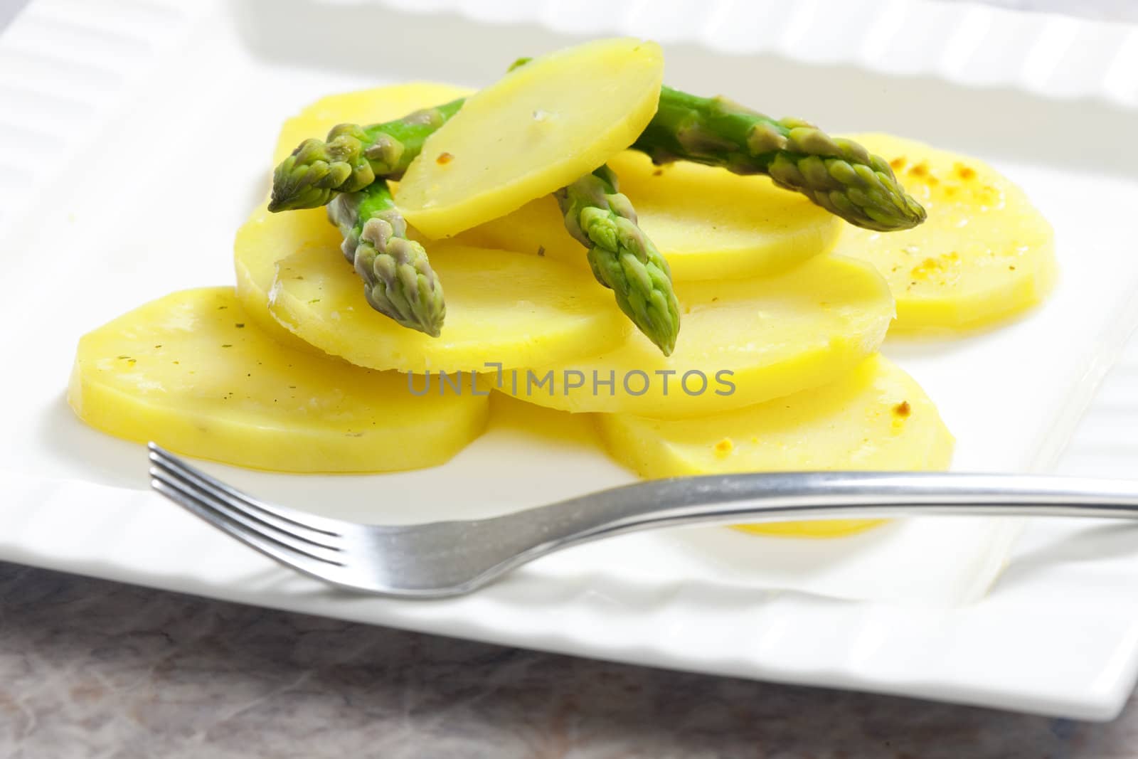 cooked potatoes with green asparagus