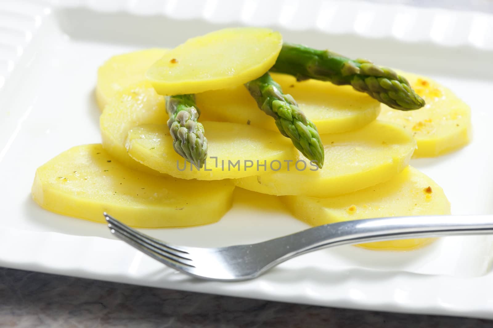 cooked potatoes with asparagus