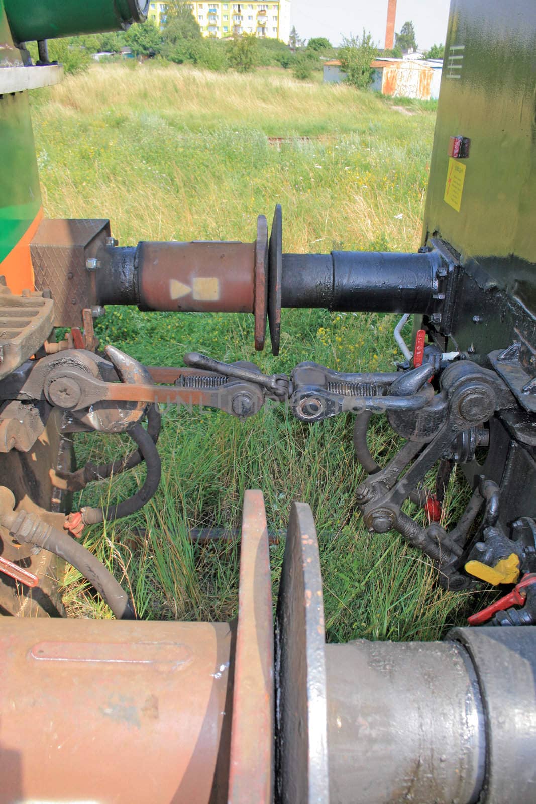 Chain coupling between locomotive and the wagons
