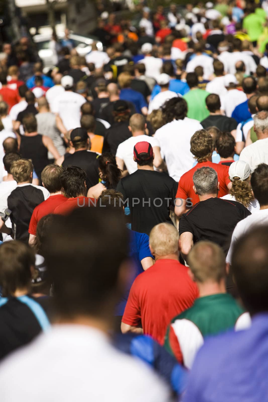 Lots of people in a running competition