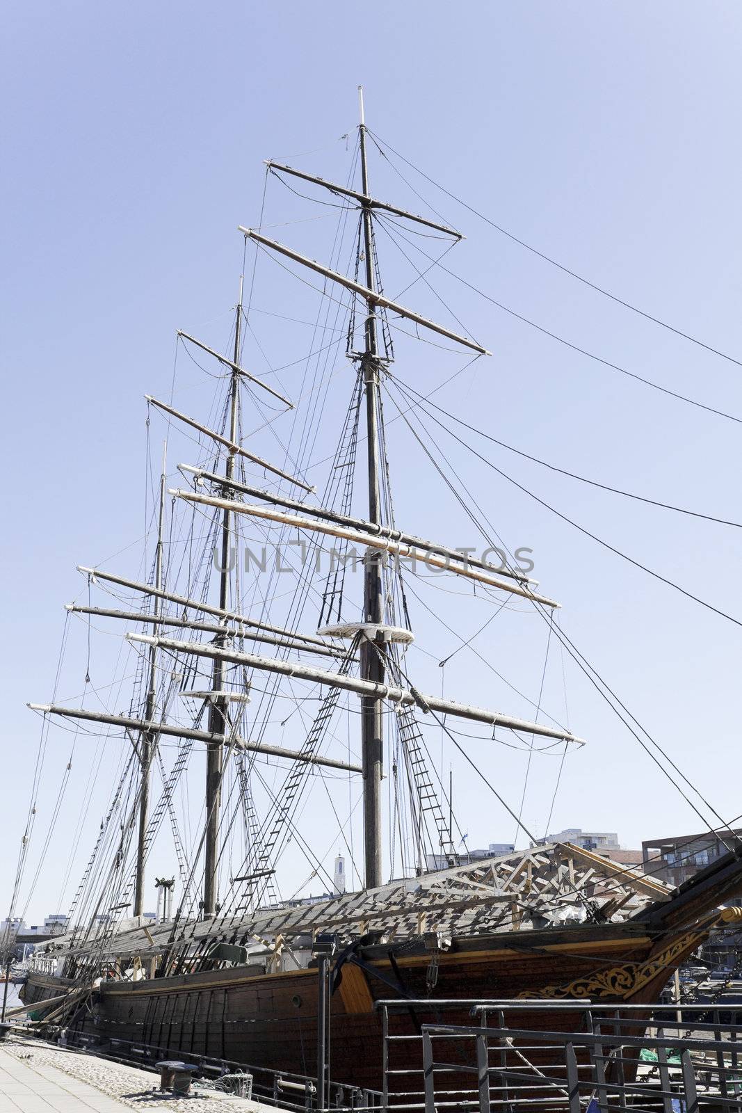 An old sailing ship "Estrella" is under renovation.