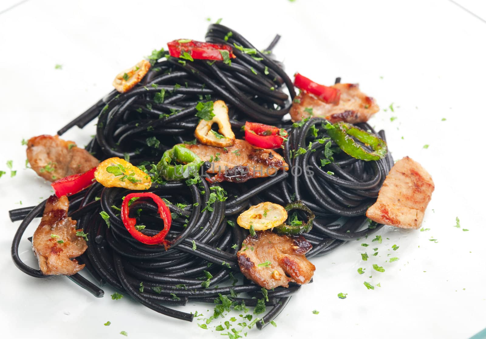 sepia spaghetti with turkey meat and chilli