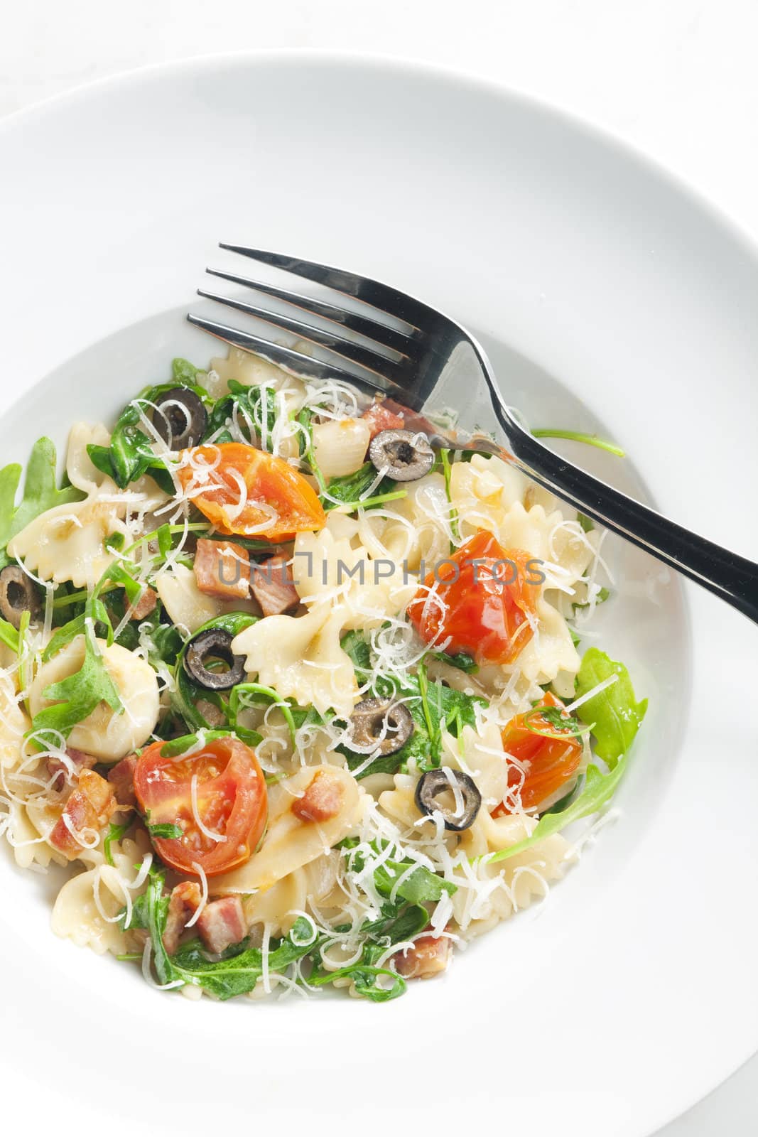 pasta farfalle with Parma ham and cherry tomatoes