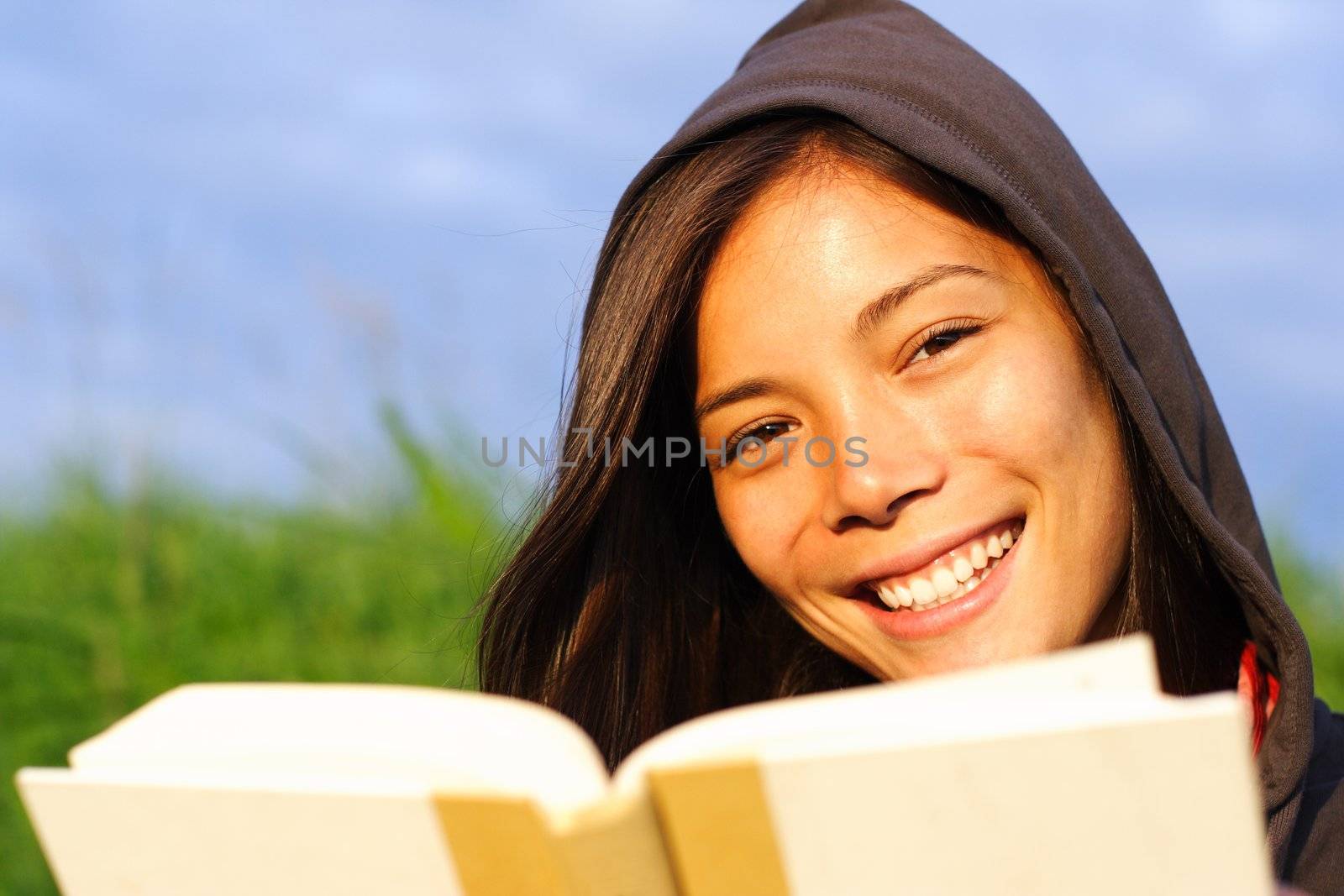 Woman student reading by Maridav