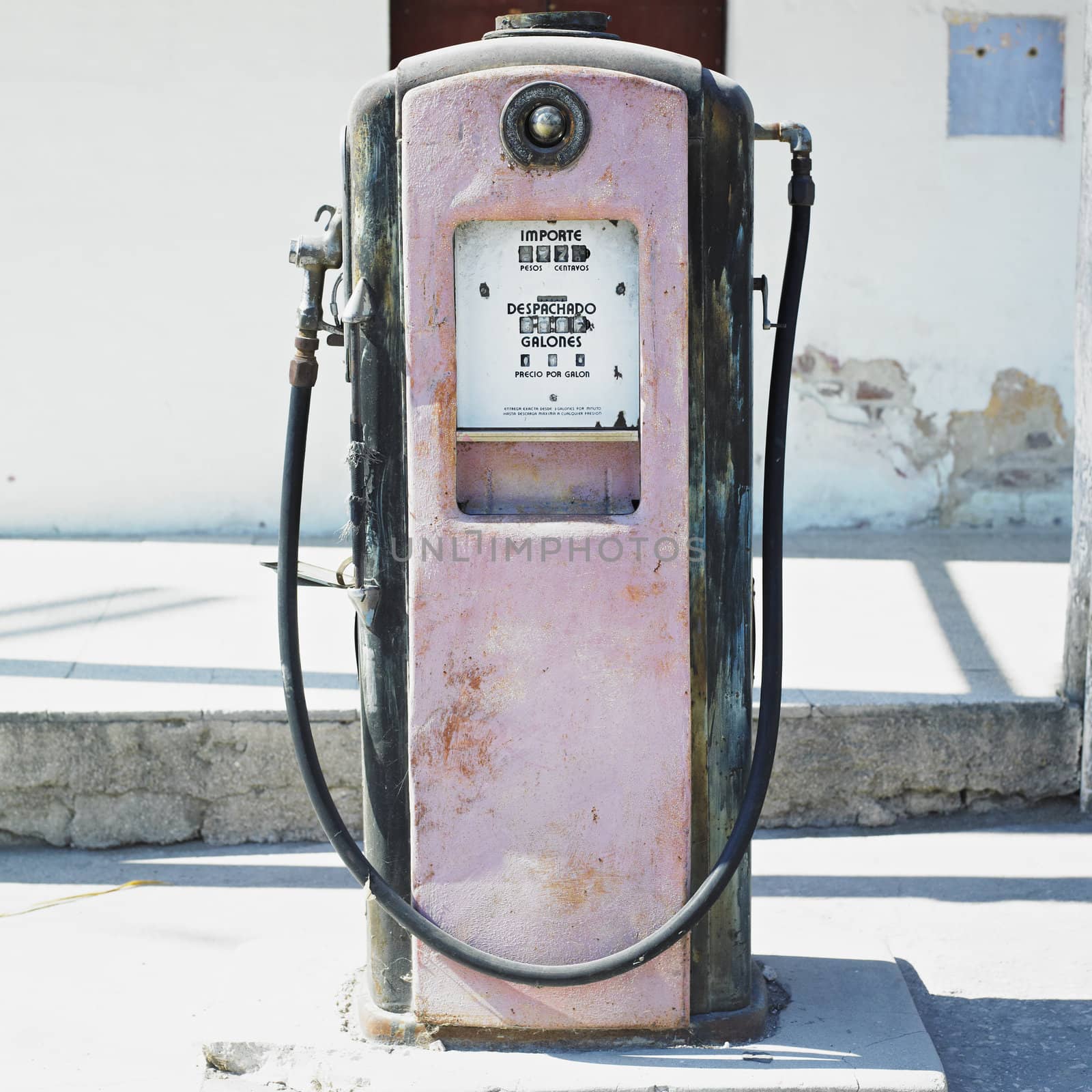 old petrol station, Holguin, Cuba by phbcz