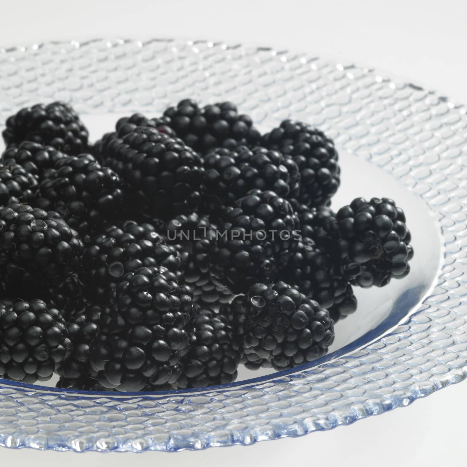 blackberries on a plate by phbcz