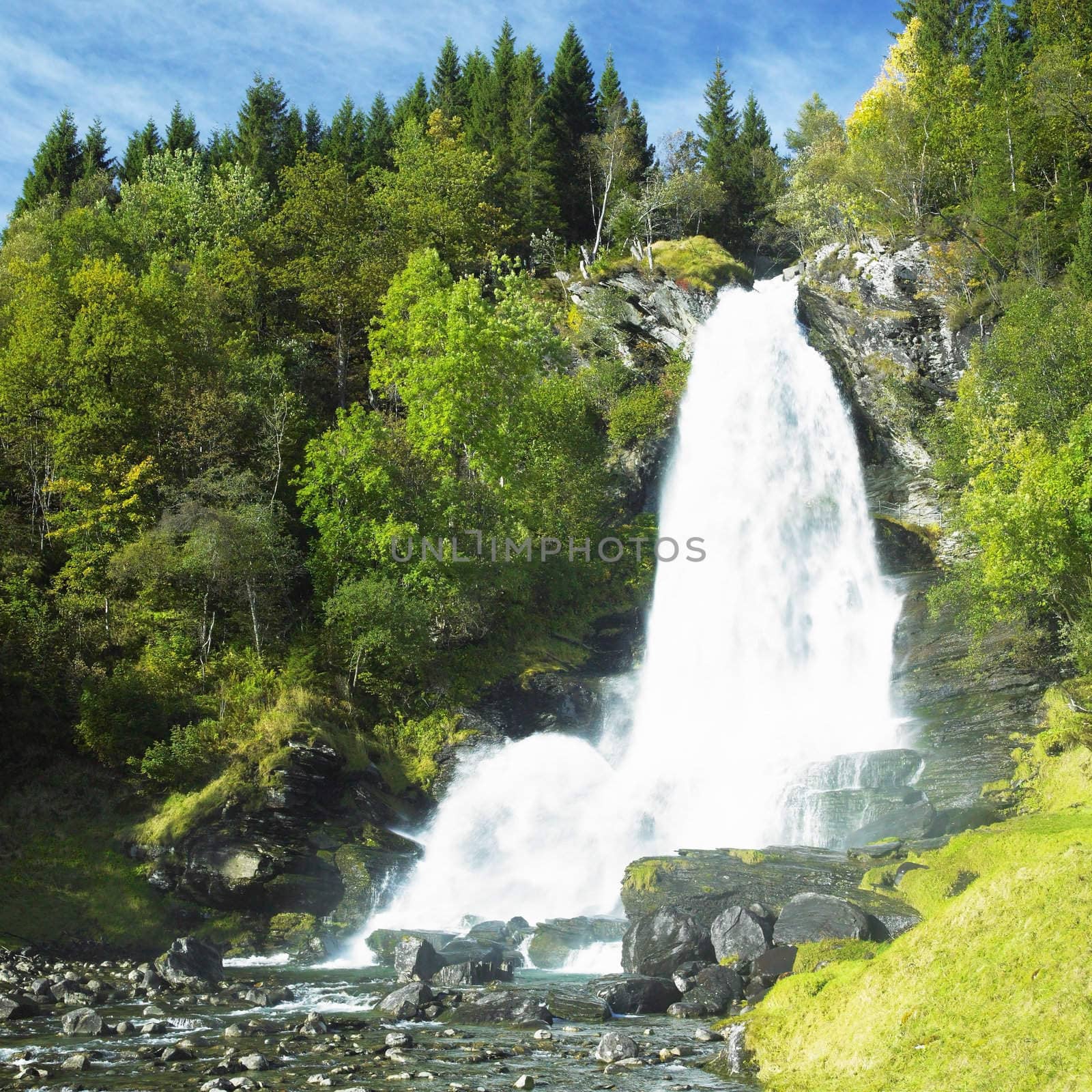 Skeie Waterfall, Norway by phbcz