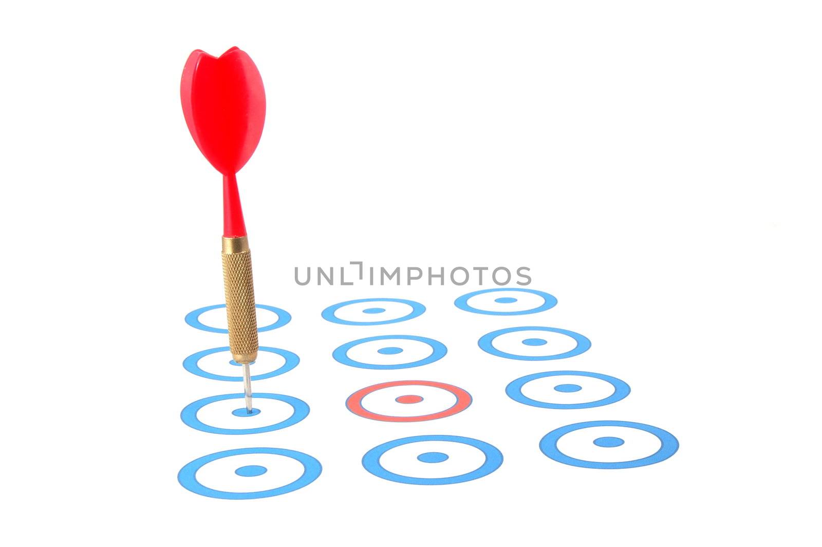 successful dart arrow hit the target or the objective or goal