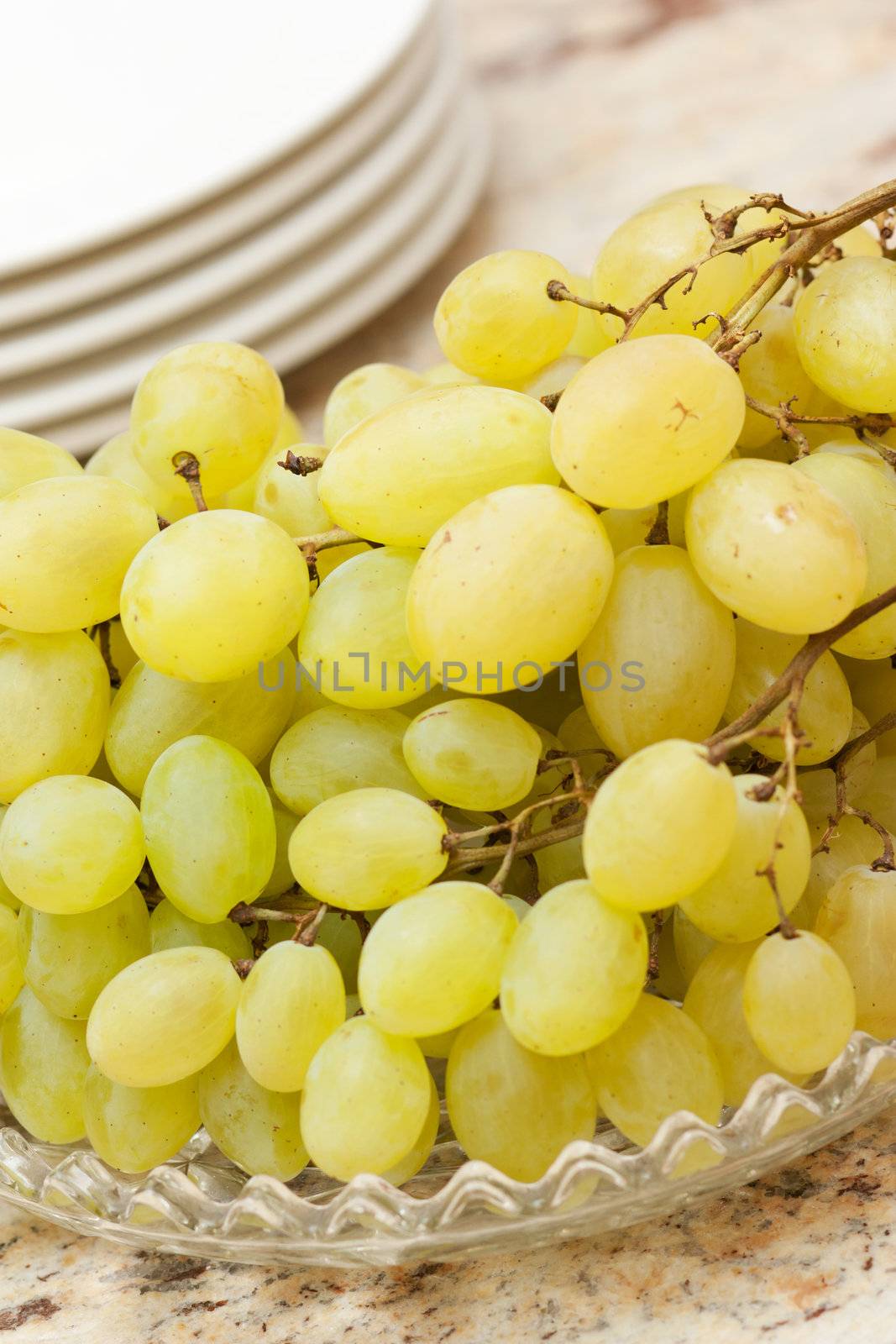 A plate of fresh and sweet green grapes 
