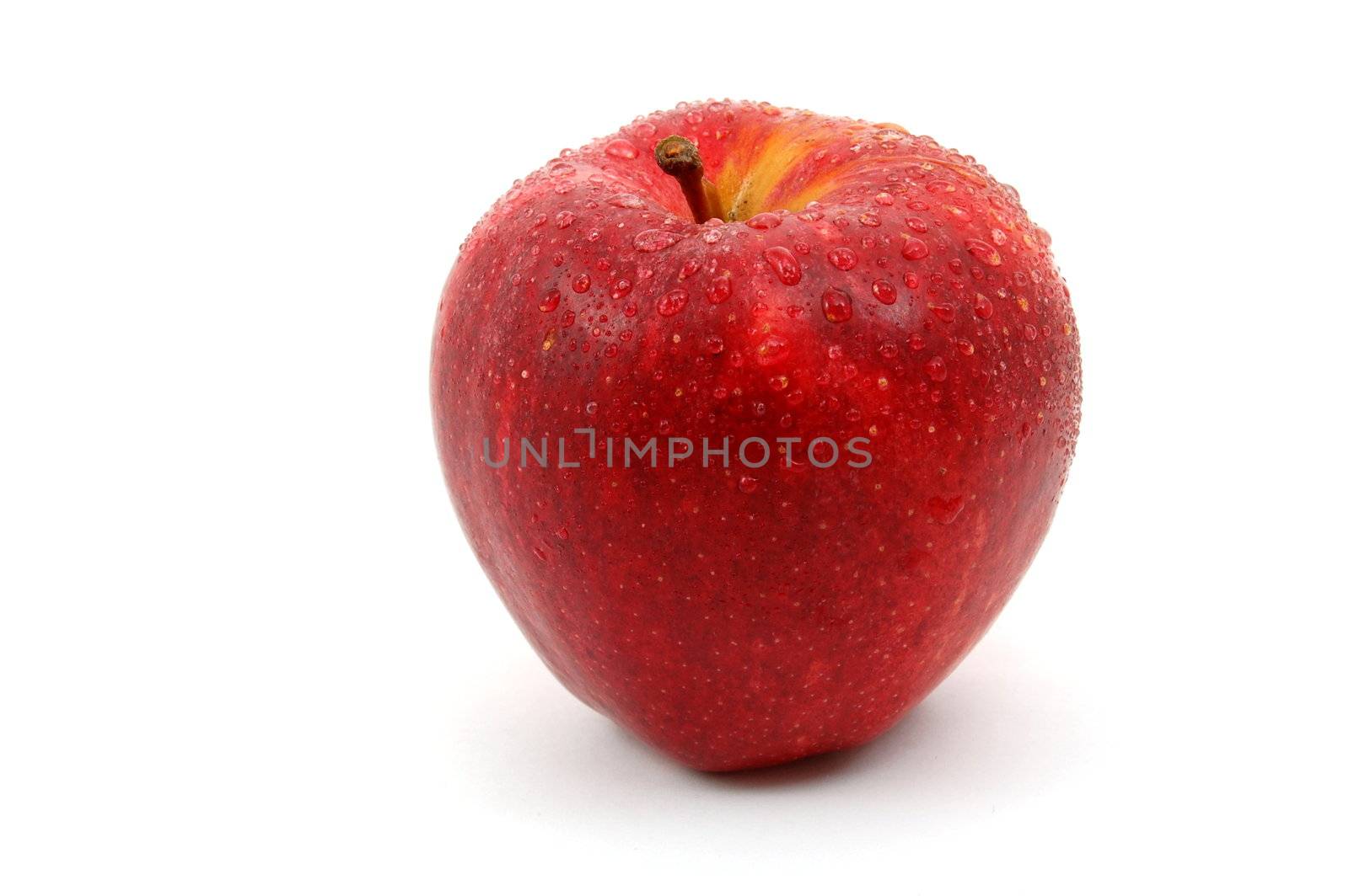 fresh red apple isolated on white background by gunnar3000
