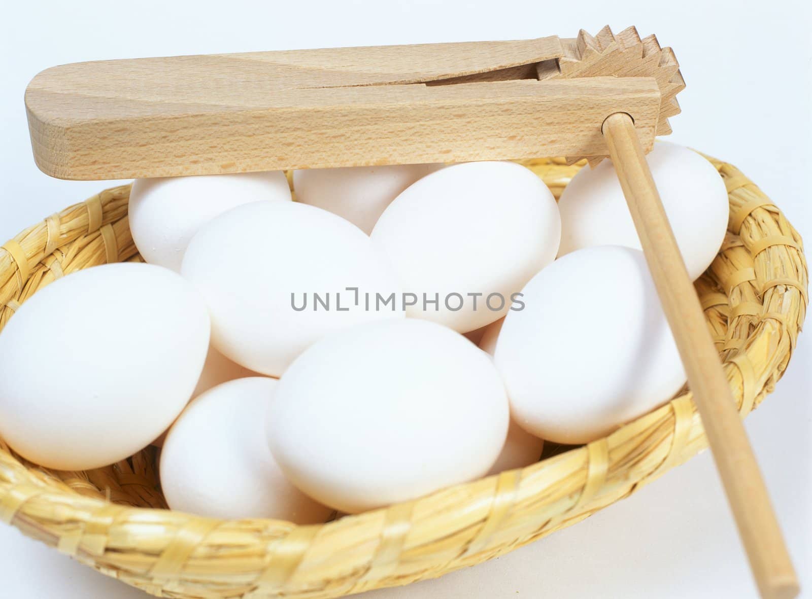 eggs in plate basket