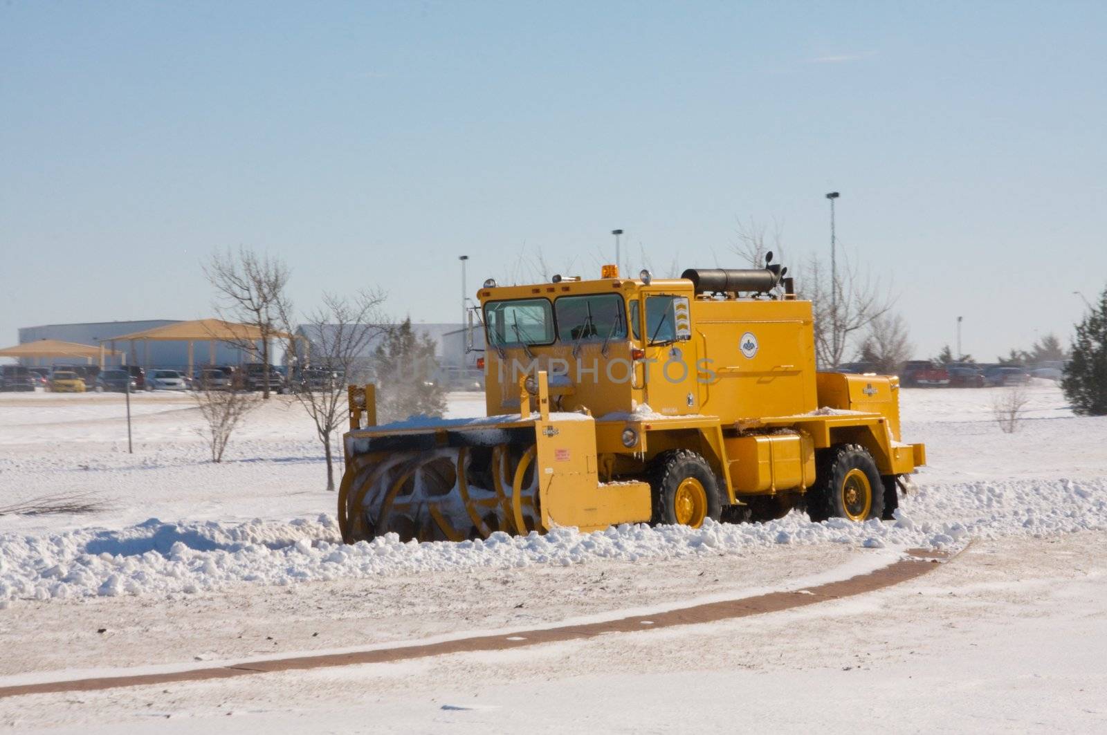 OKLAHOMA CITY, OK - DECEMBER 25, 2009: Unexpected record snowfall on Christmas Eve in the midwest creates hazardous driving conditions and leaves many travelers stranded as city and state crews try desperately to clear the roads on Christmas day, December 25th, in Oklahoma City, Oklahoma.