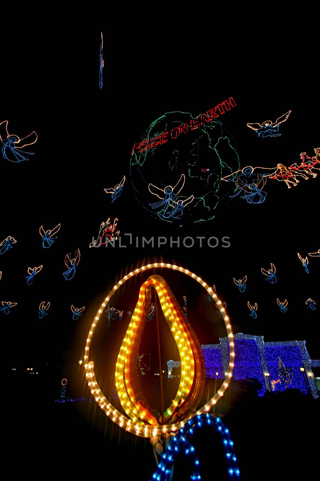 The Osborne Family Spectacle of Dancing Lights by quackersnaps