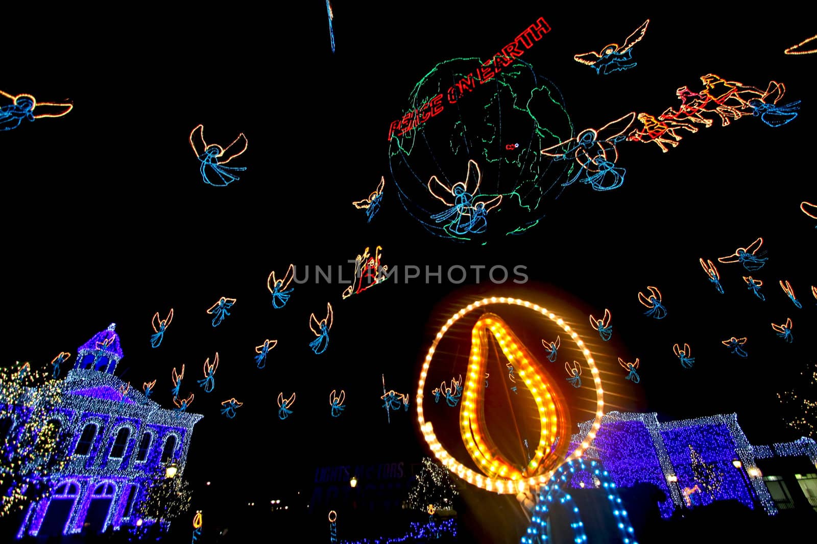 The Osborne Family Spectacle of Dancing Lights by quackersnaps
