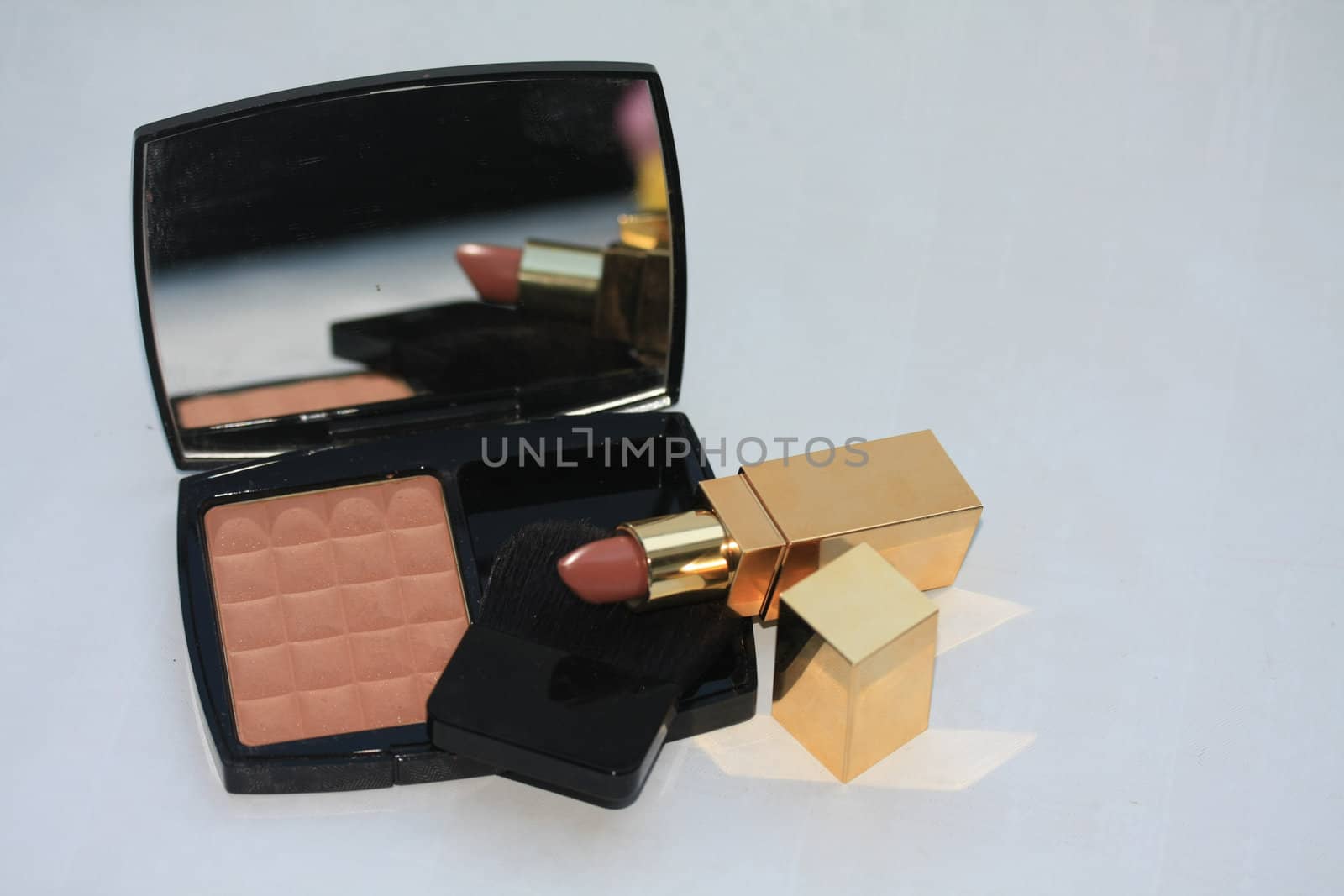 A blusher and a lipstiick in luxury box