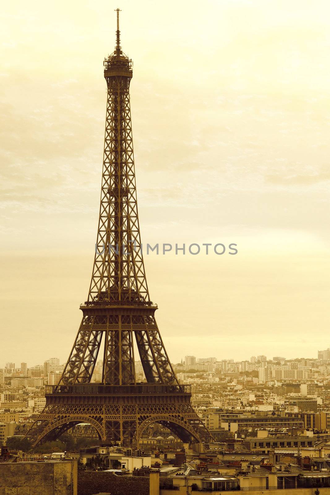 Old Eiffel Tower by sumners