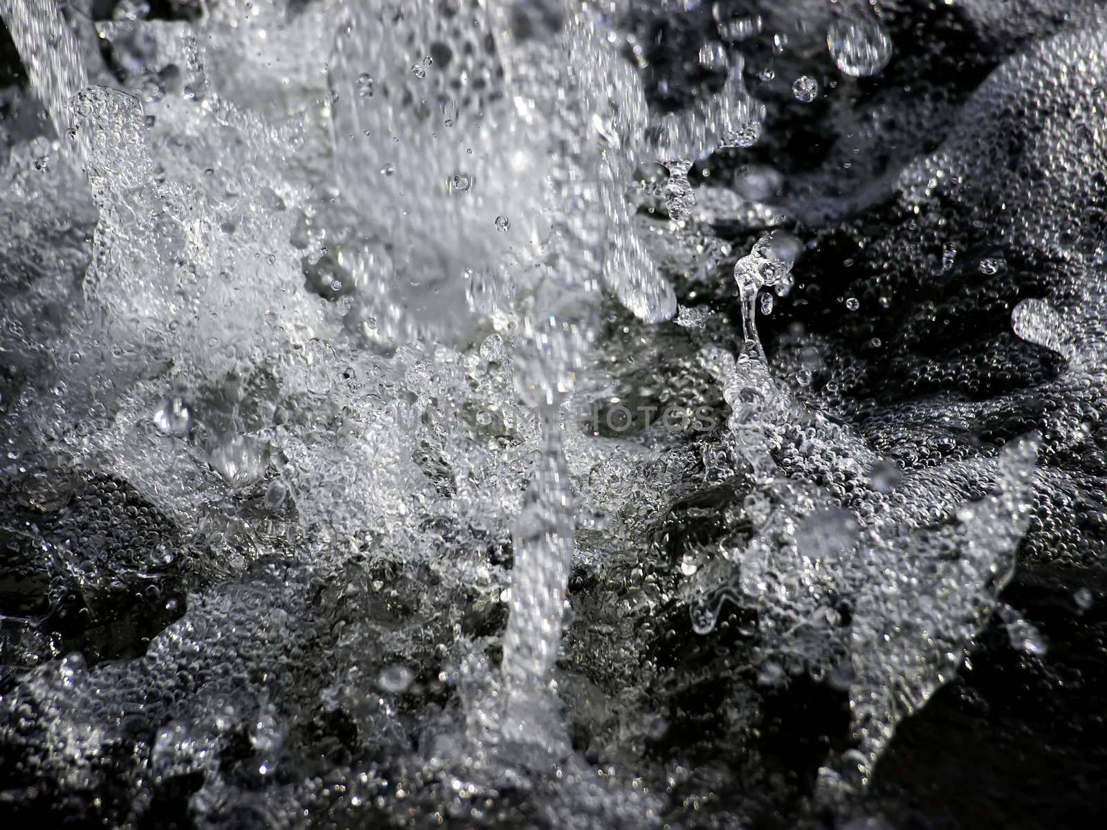 High speed capture of splashing, flowing, or jet water