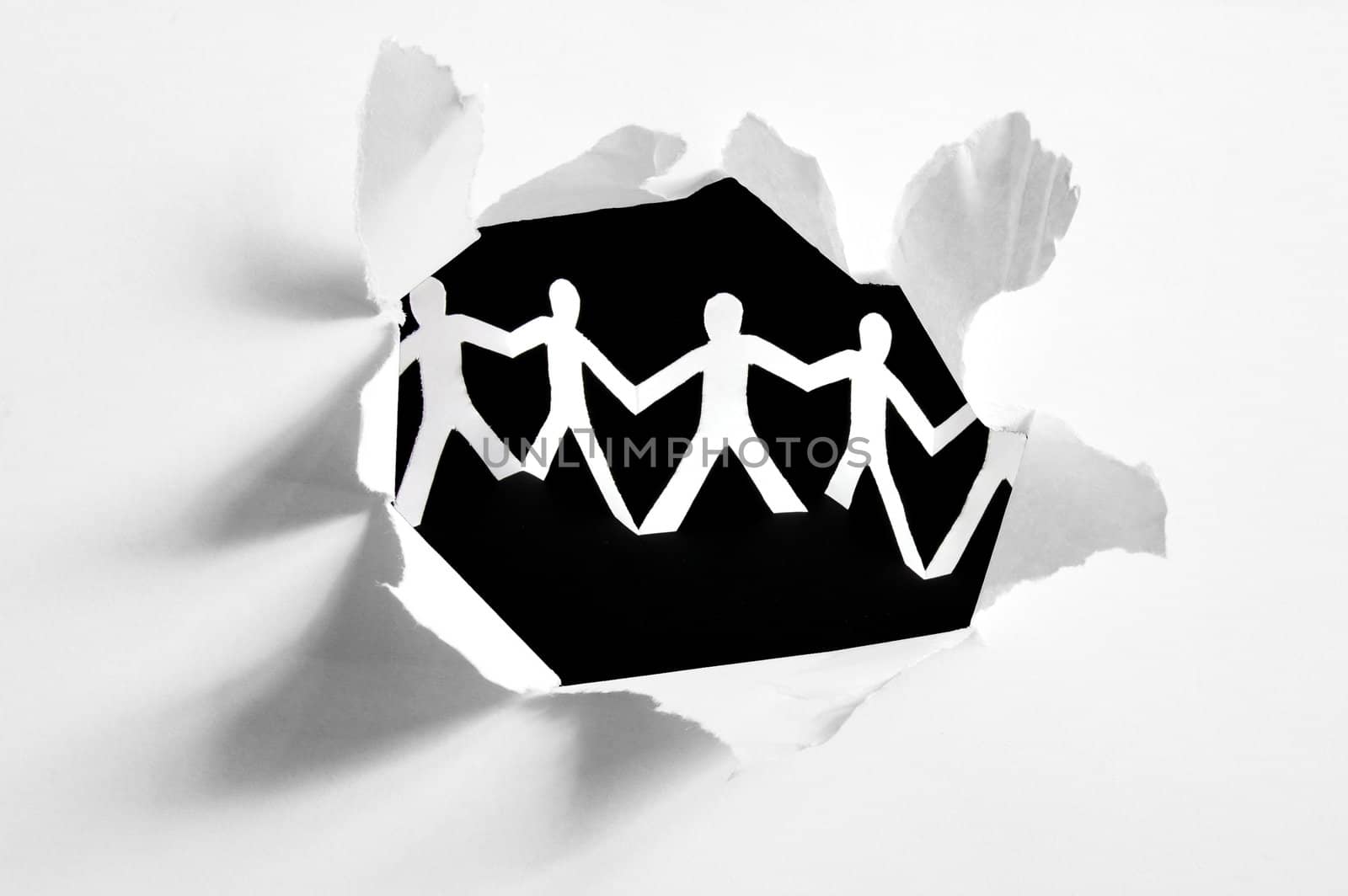 chain of paper man in a hole showing teamwork