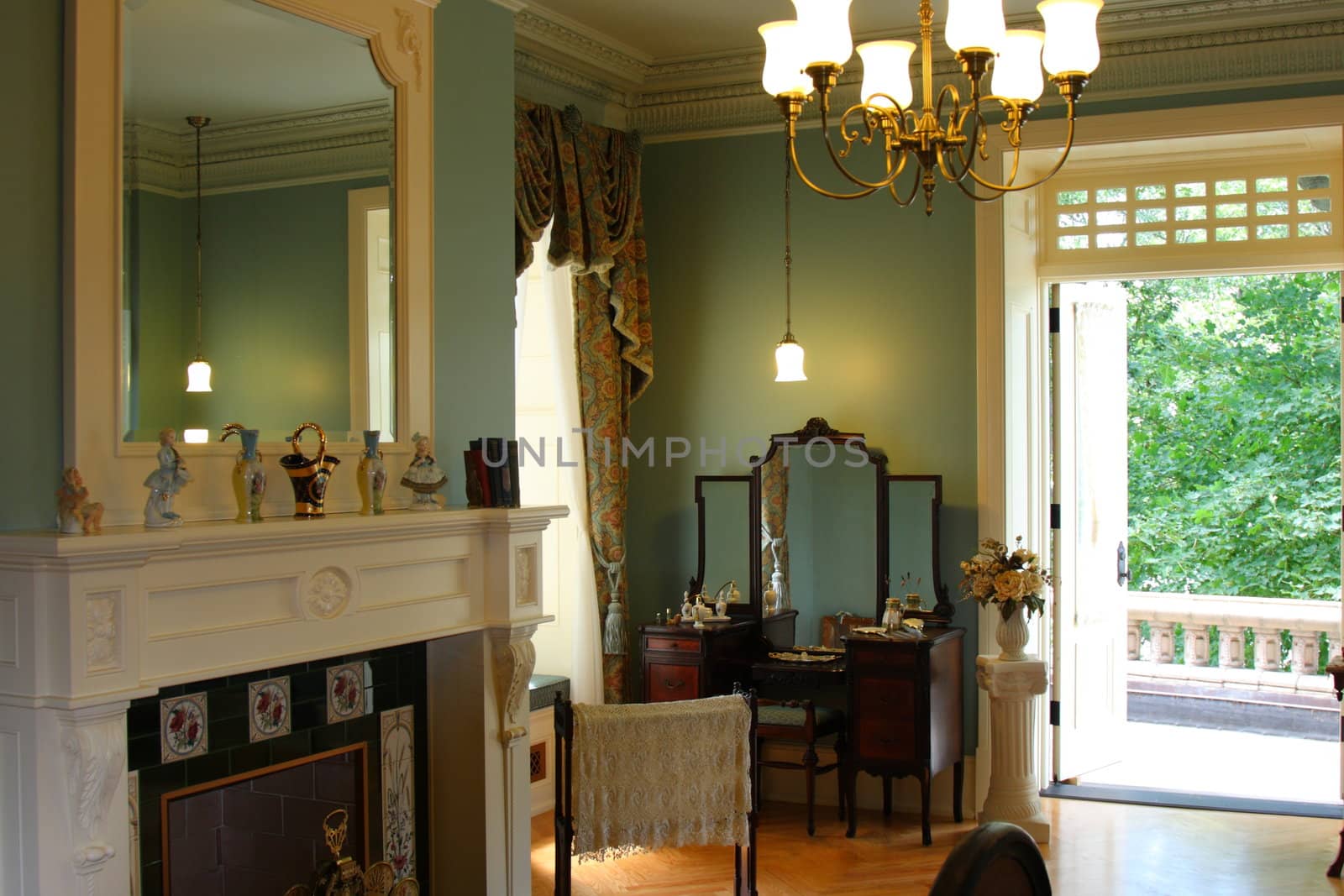 bedroom showing interior decorations in victorian style luxury