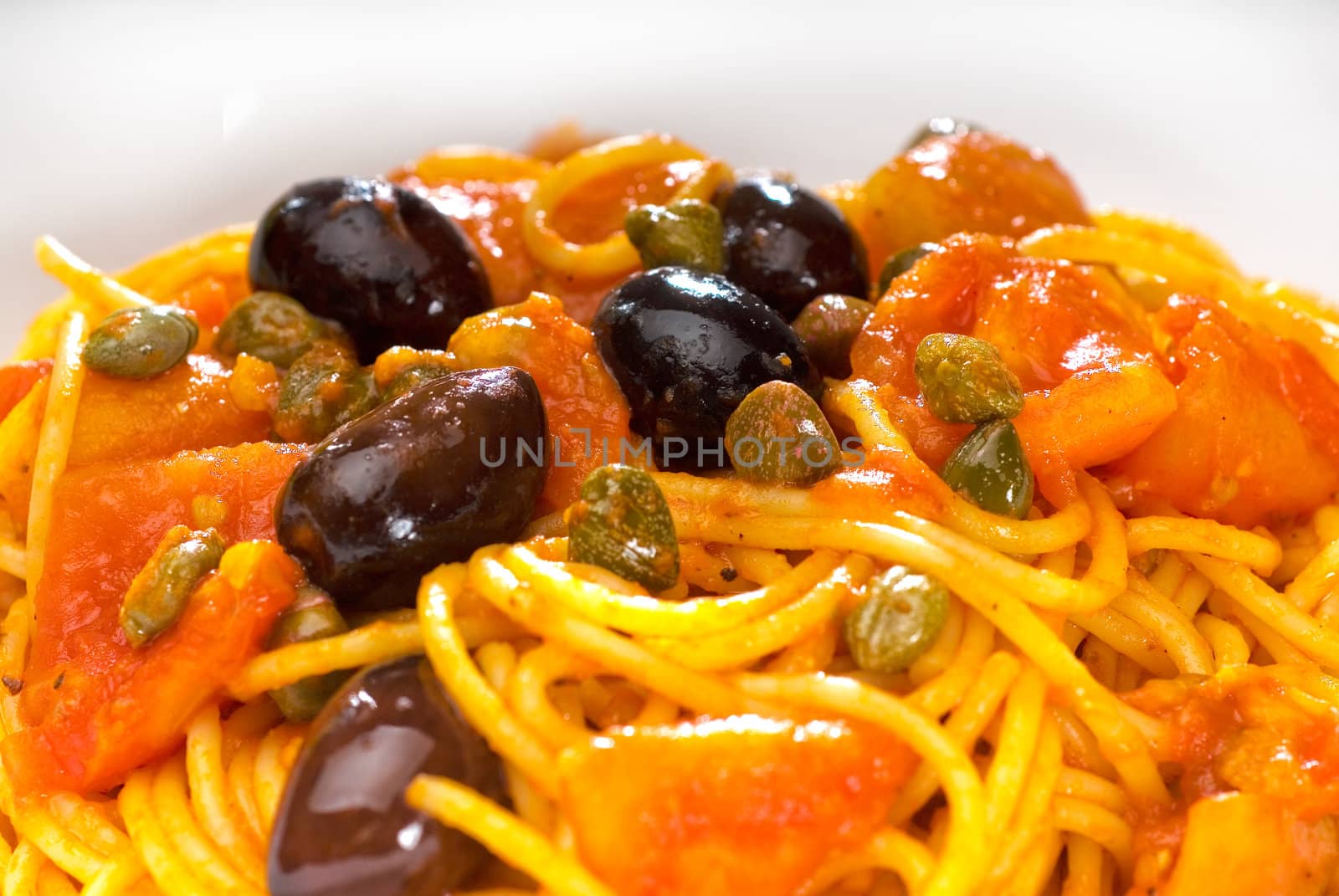 spaghetti pasta puttanesca by keko64