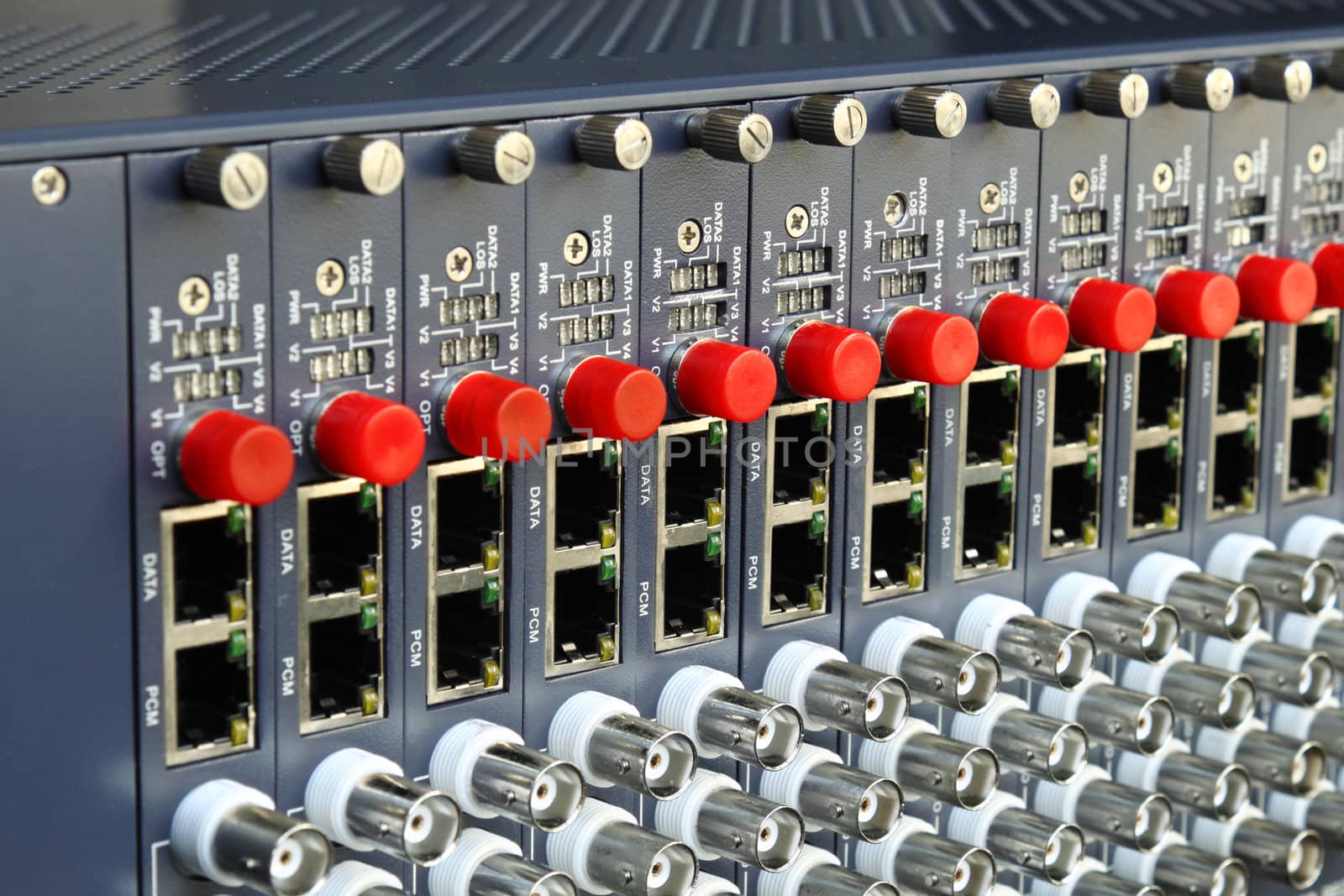 fiber optic video converter with optical FC connectors and video BNC connectors