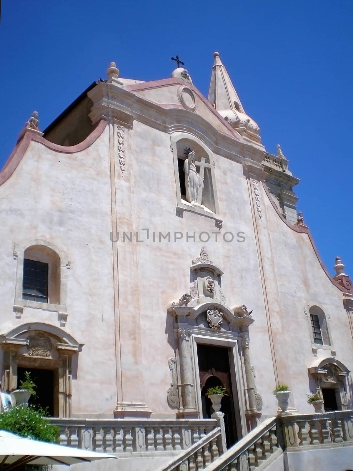 baroque church in taormina 