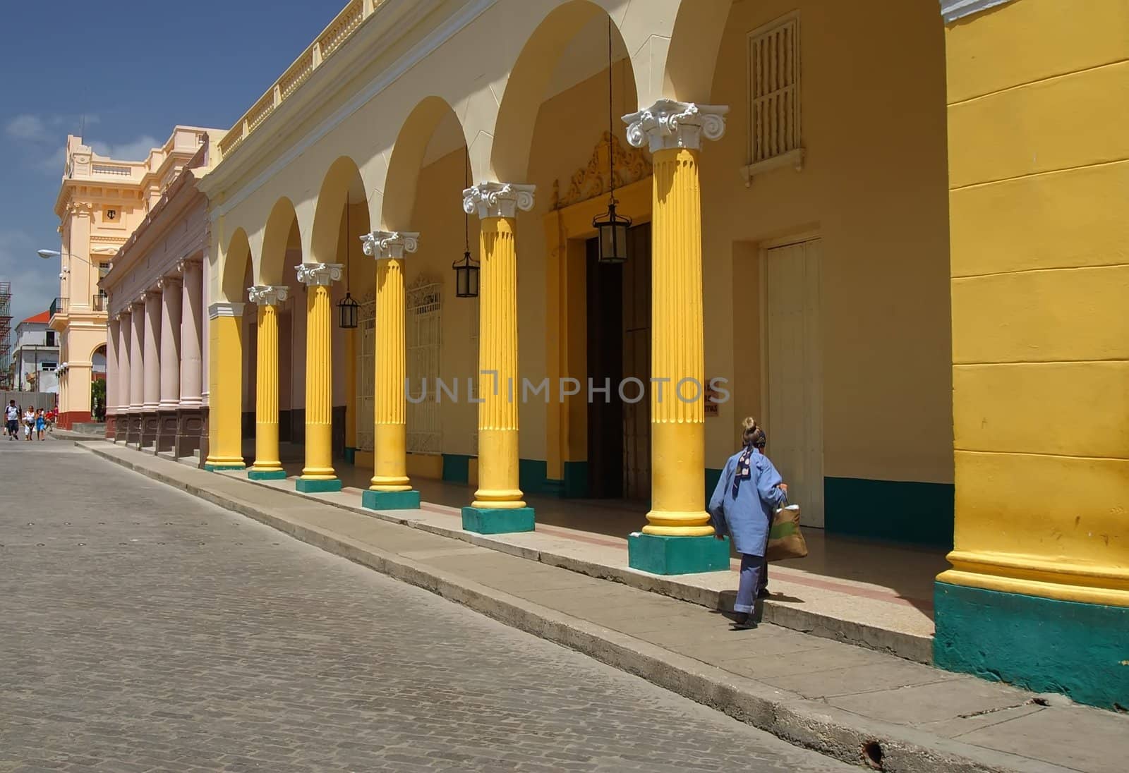 Building in Cuba by baggiovara