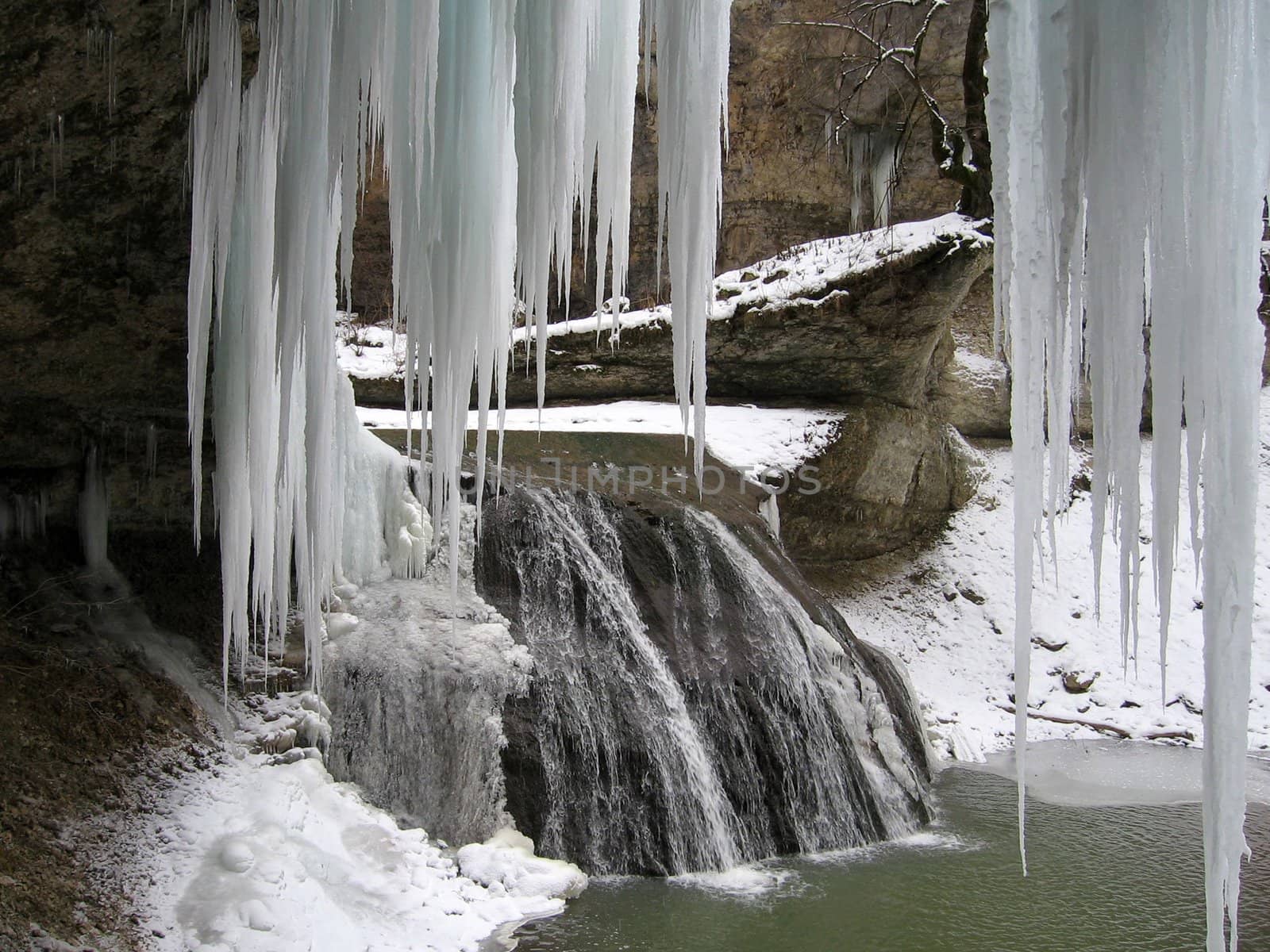 Icicles and falls by Viktoha