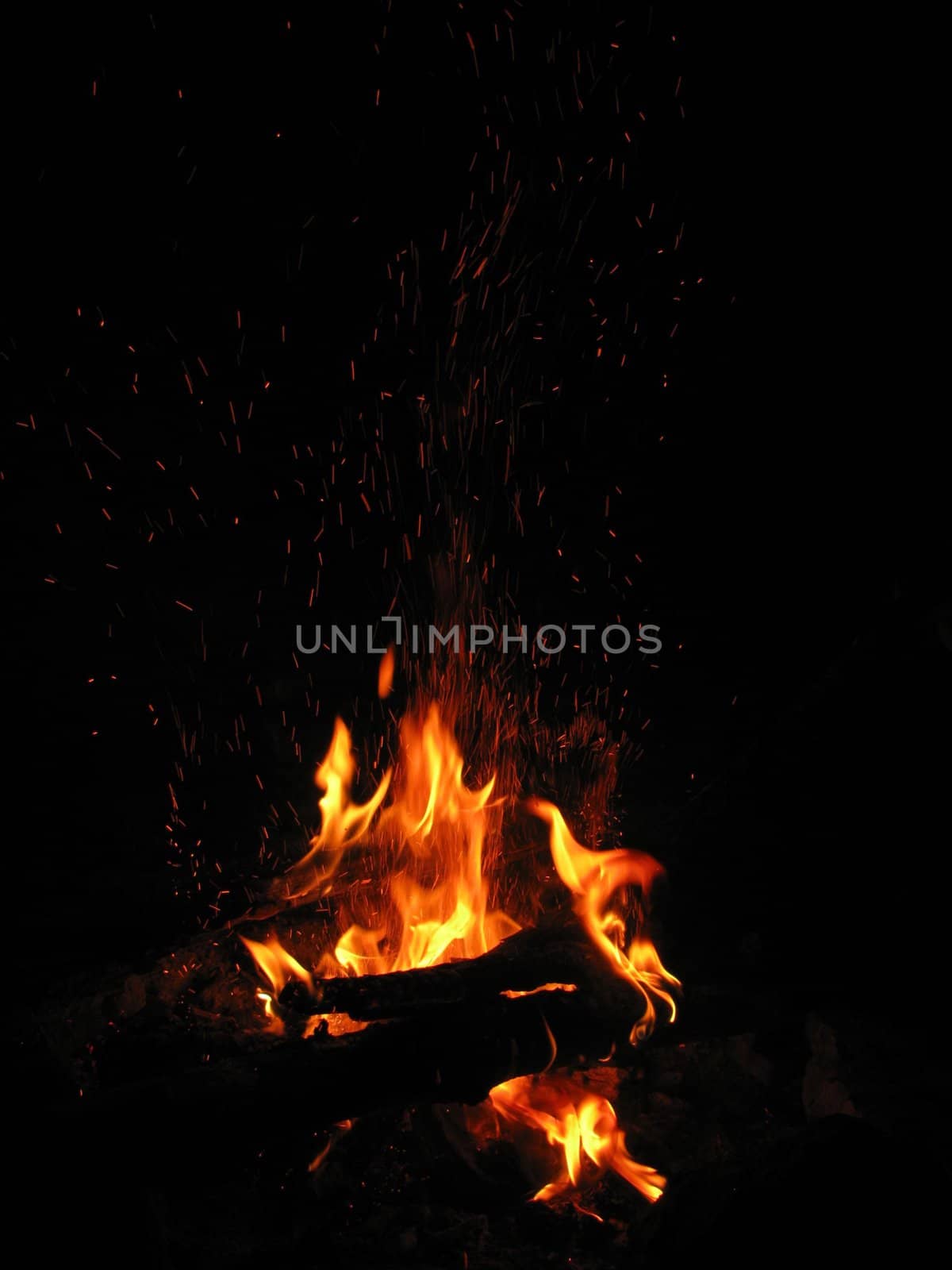 Campfire; fire; sparks; centre; flame; night by Viktoha