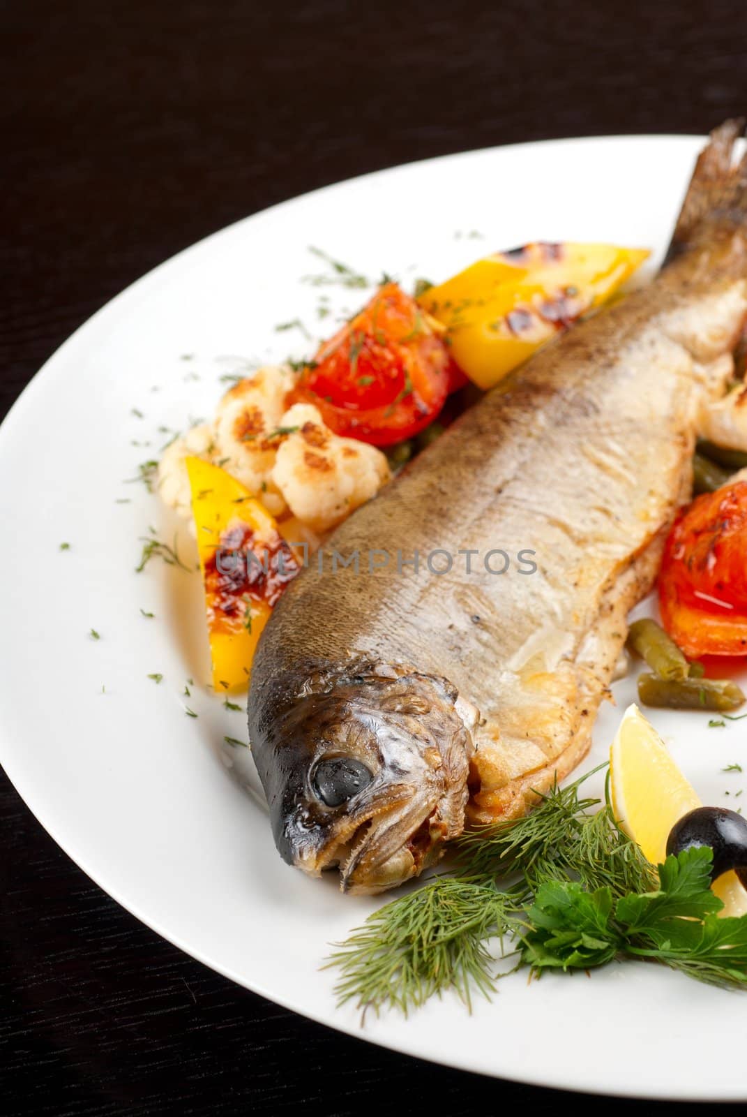 trout fish baked with pepper, string beans, tomato and cauliflower