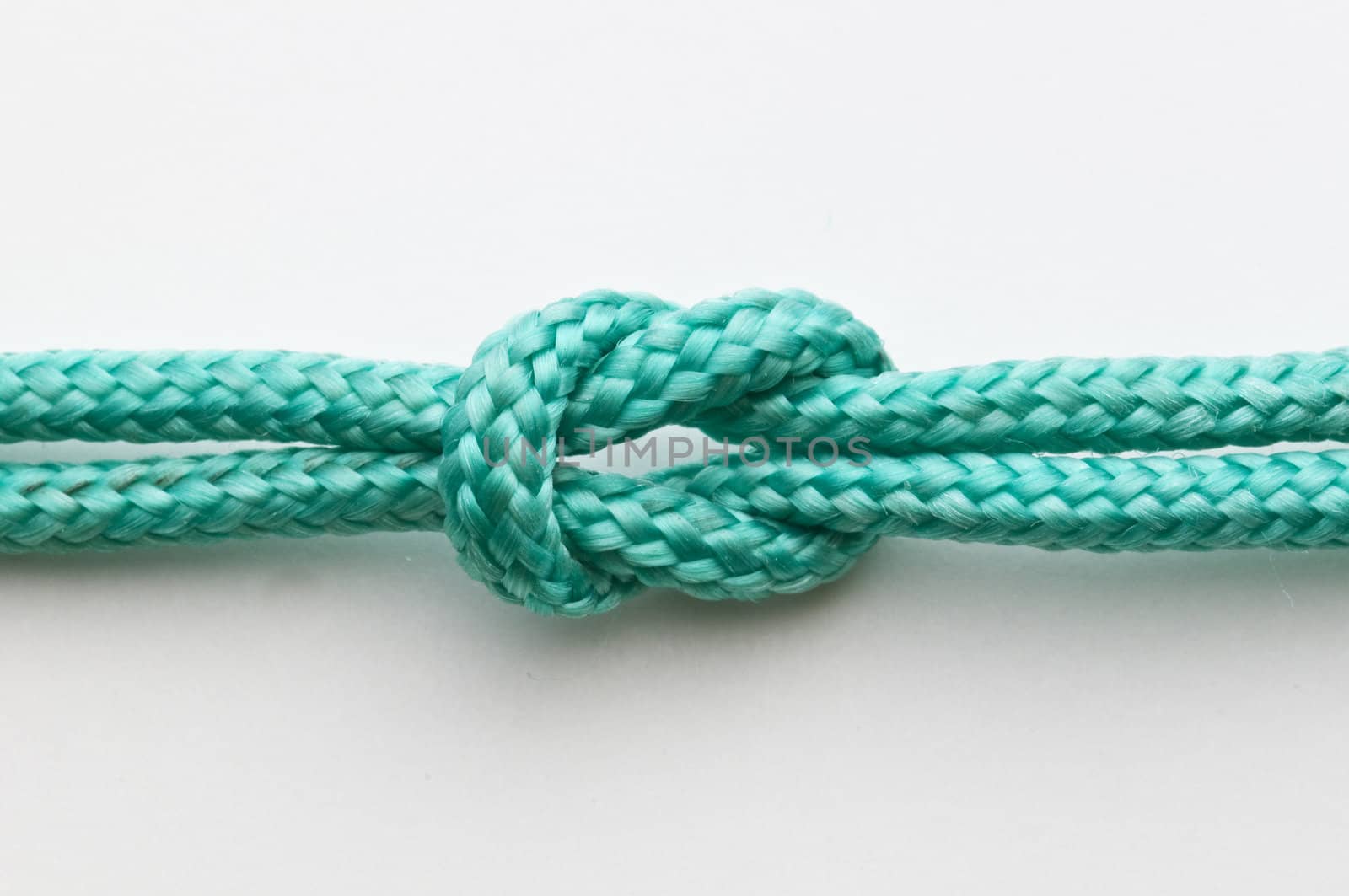 A duoble simple knot on a green rope